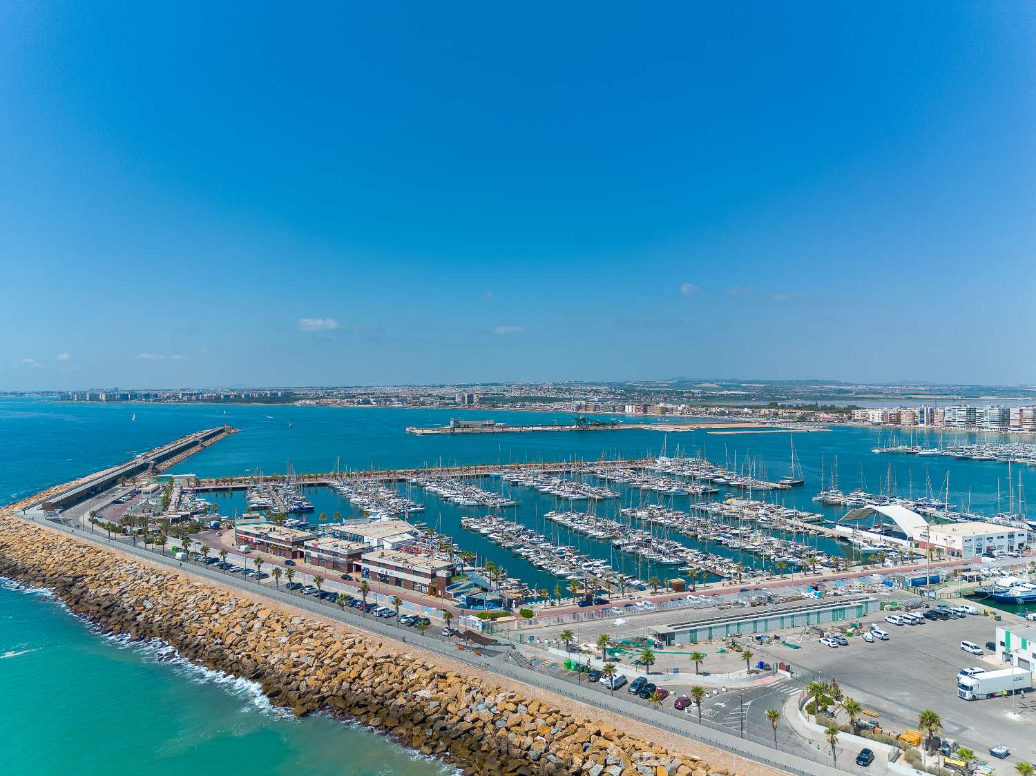 Fully renovated 1-bedroom apartment with communal pool just 530 metres from the sea