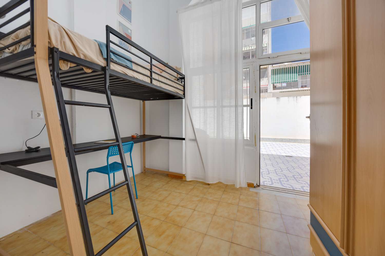 Fully renovated 1-bedroom apartment with communal pool just 530 metres from the sea