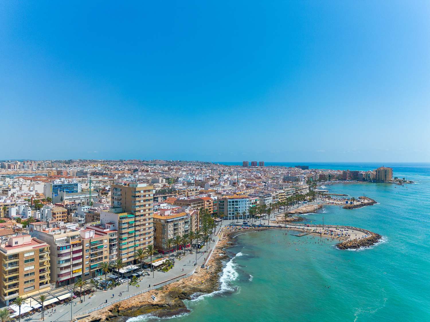 Fully renovated 1-bedroom apartment with communal pool just 530 metres from the sea