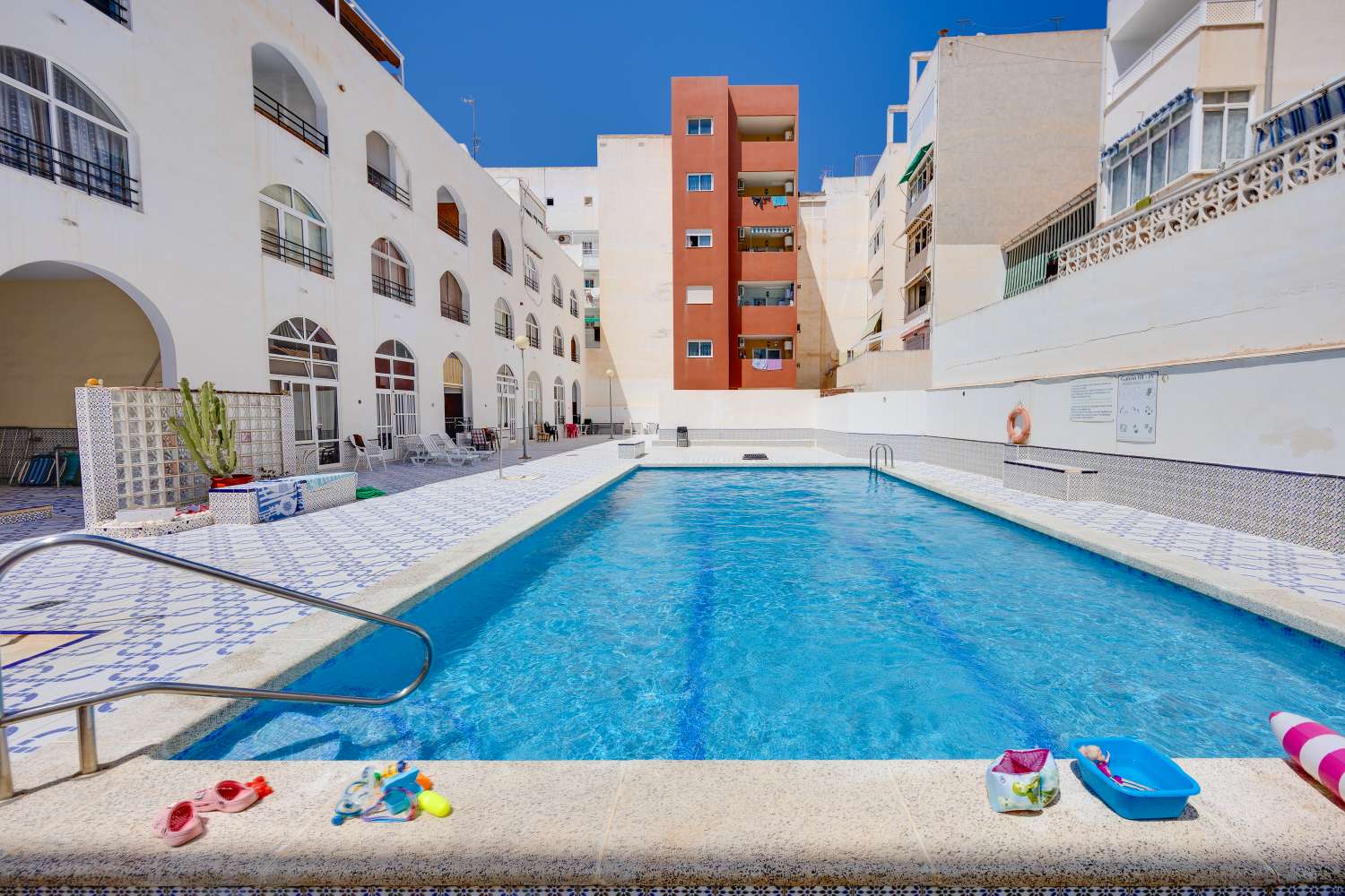 Fully renovated 1-bedroom apartment with communal pool just 530 metres from the sea