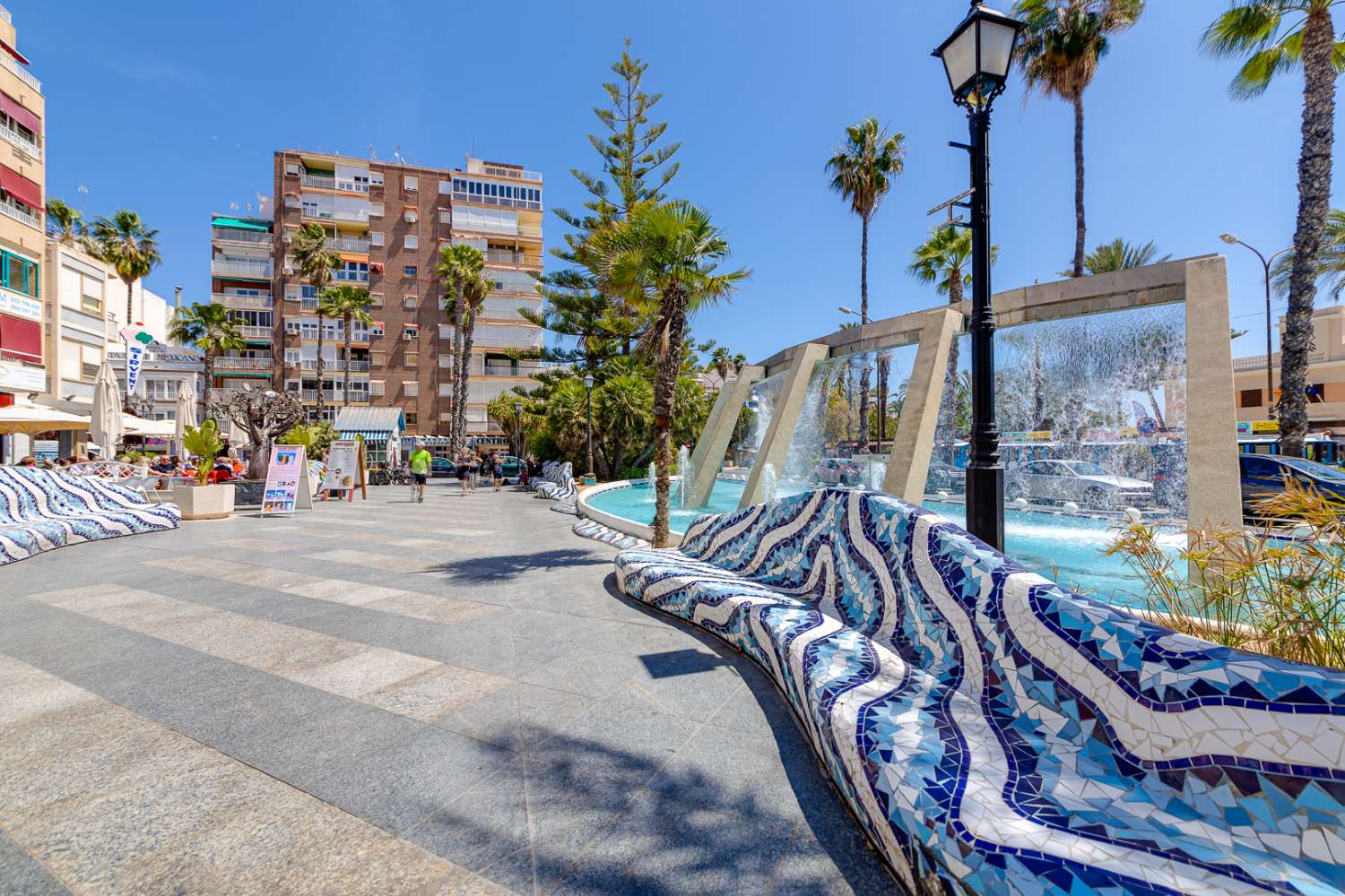 Fully renovated 1-bedroom apartment with communal pool just 530 metres from the sea