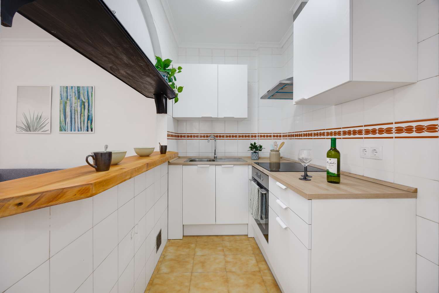 Fully renovated 1-bedroom apartment with communal pool just 530 metres from the sea