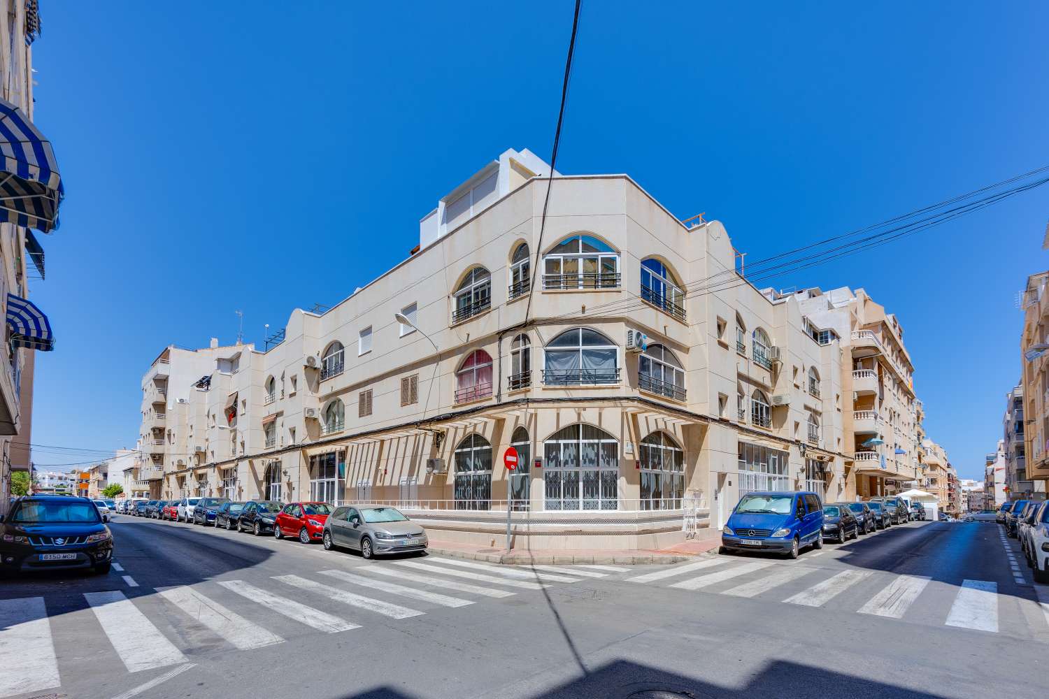 Fully renovated 1-bedroom apartment with communal pool just 530 metres from the sea