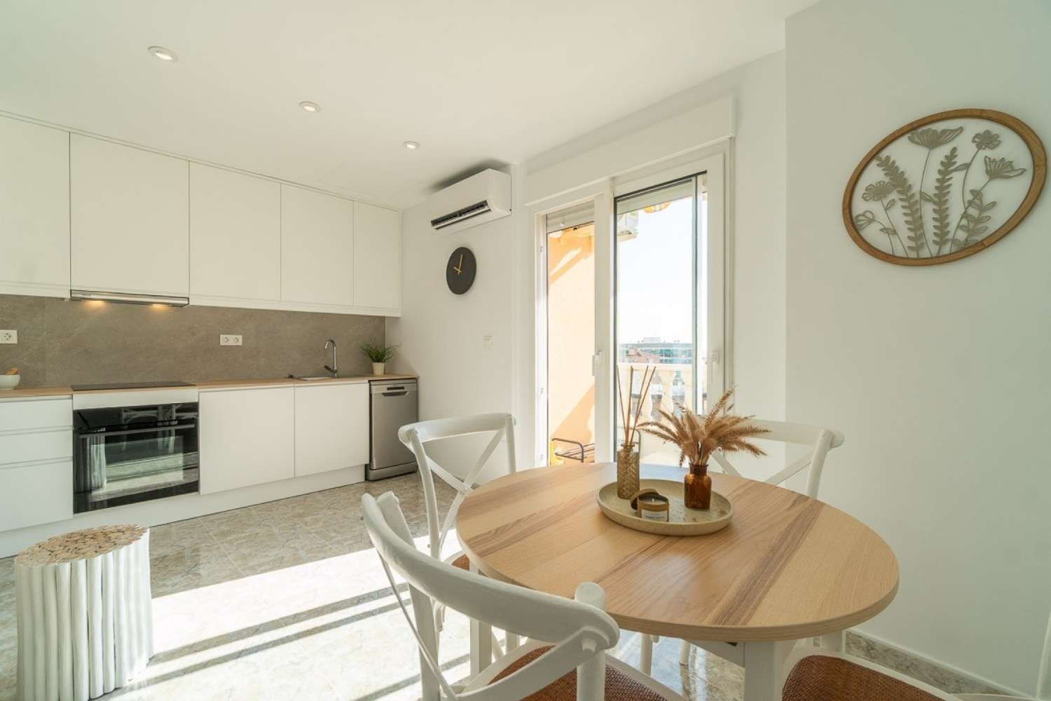 Fully renovated apartment in La Mata – just a few steps from the beach
