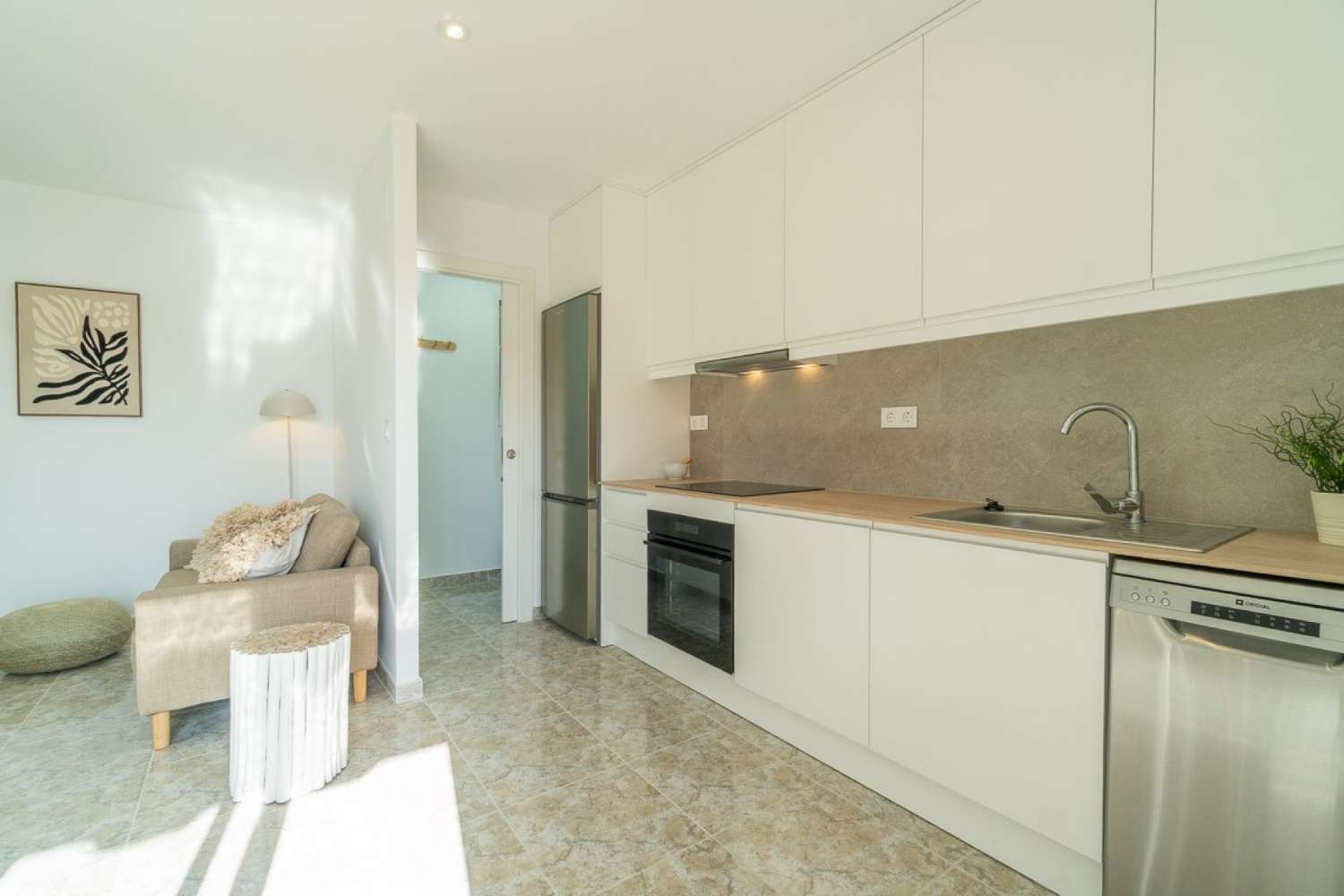 Fully renovated apartment in La Mata – just a few steps from the beach