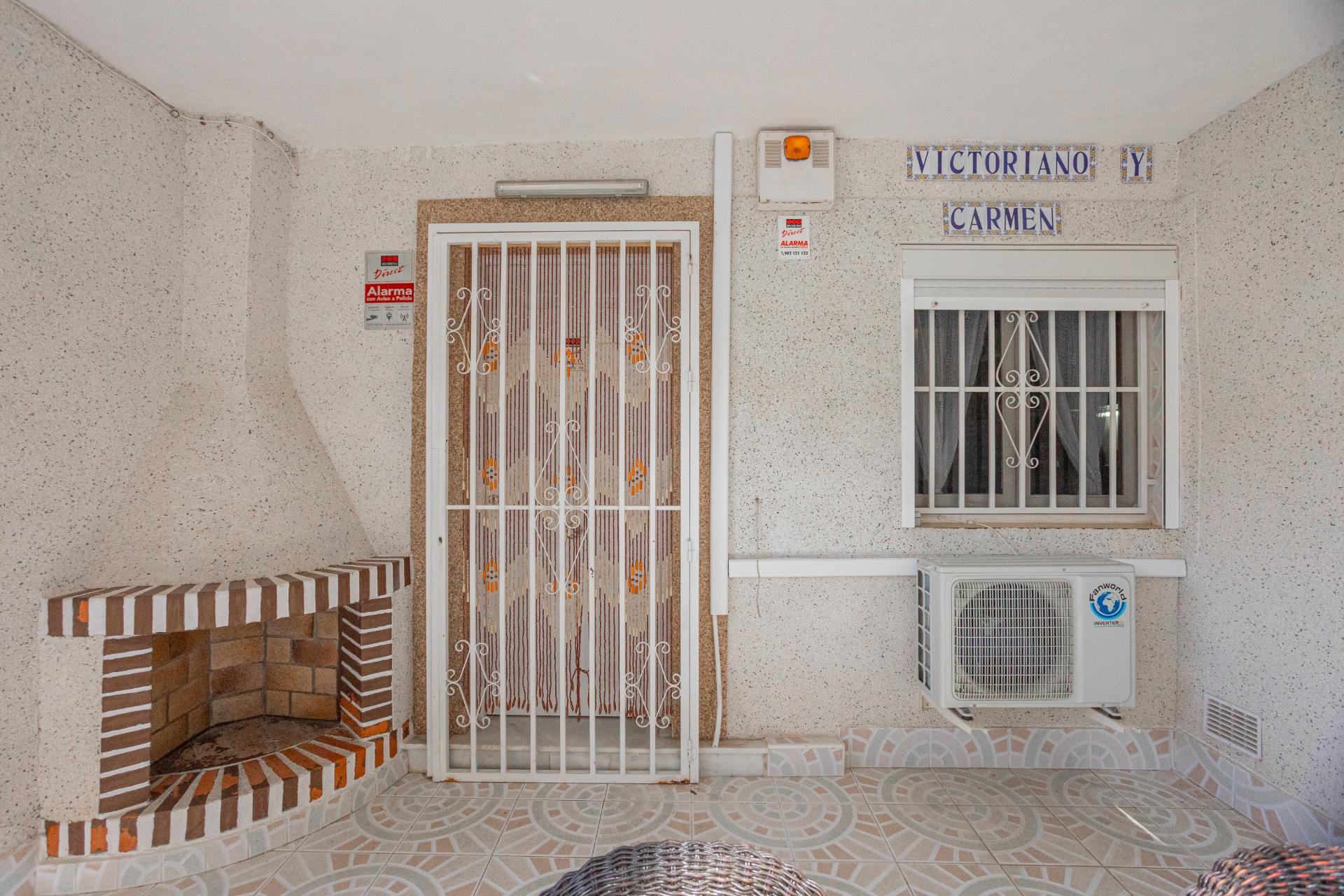 Ground-floor bungalow with terrace 400 metres from Los Náufragos beach – Torrevieja