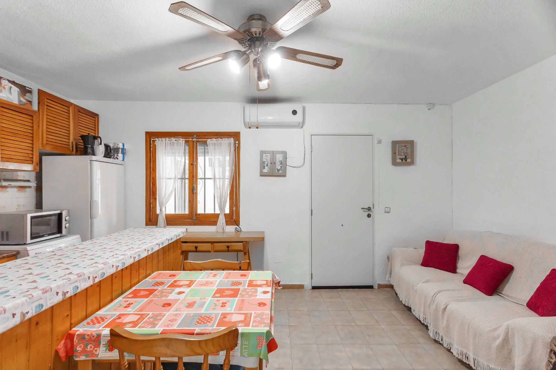 Ground-floor bungalow with terrace 400 metres from Los Náufragos beach – Torrevieja