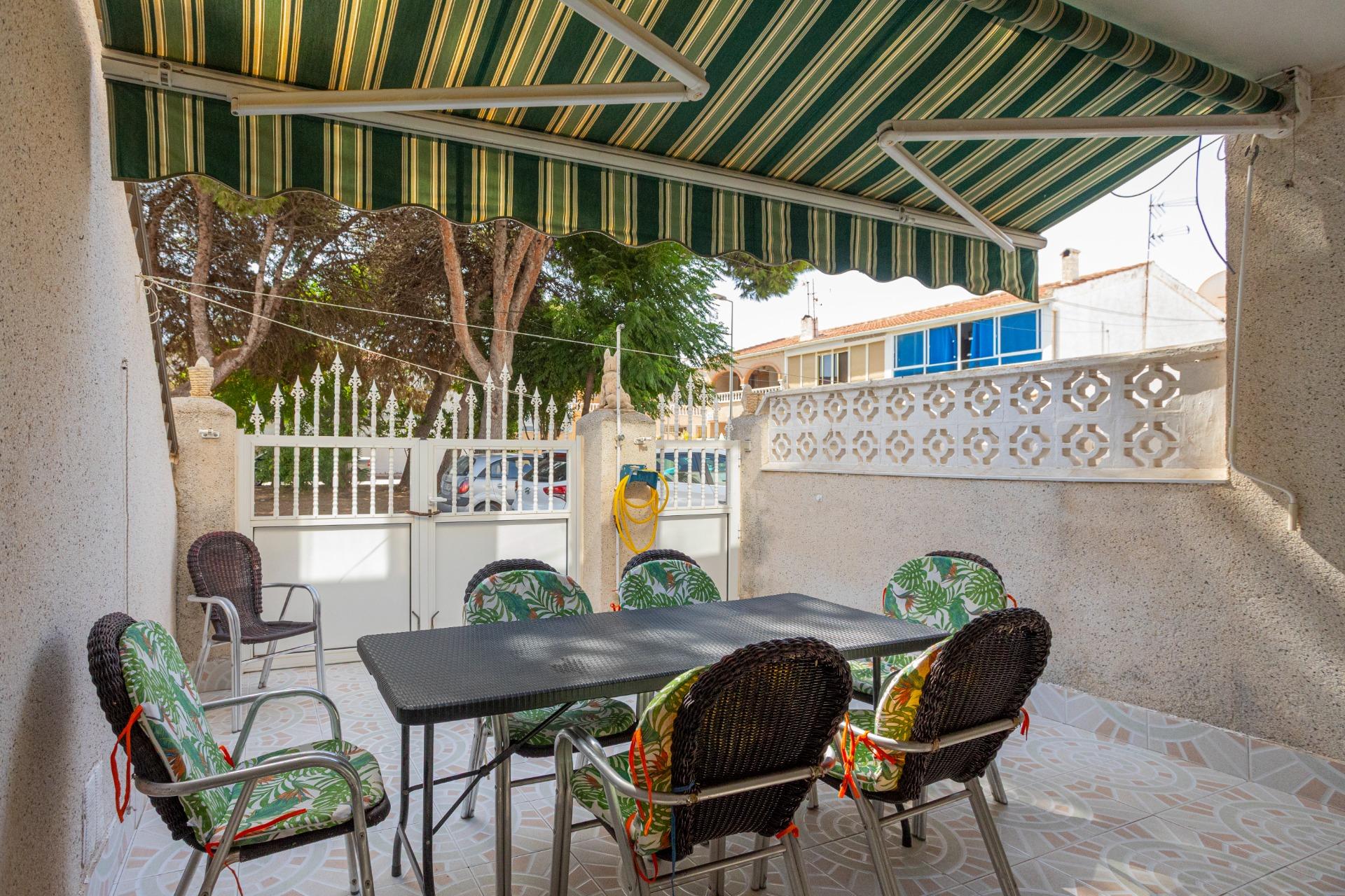 Ground-floor bungalow with terrace 400 metres from Los Náufragos beach – Torrevieja