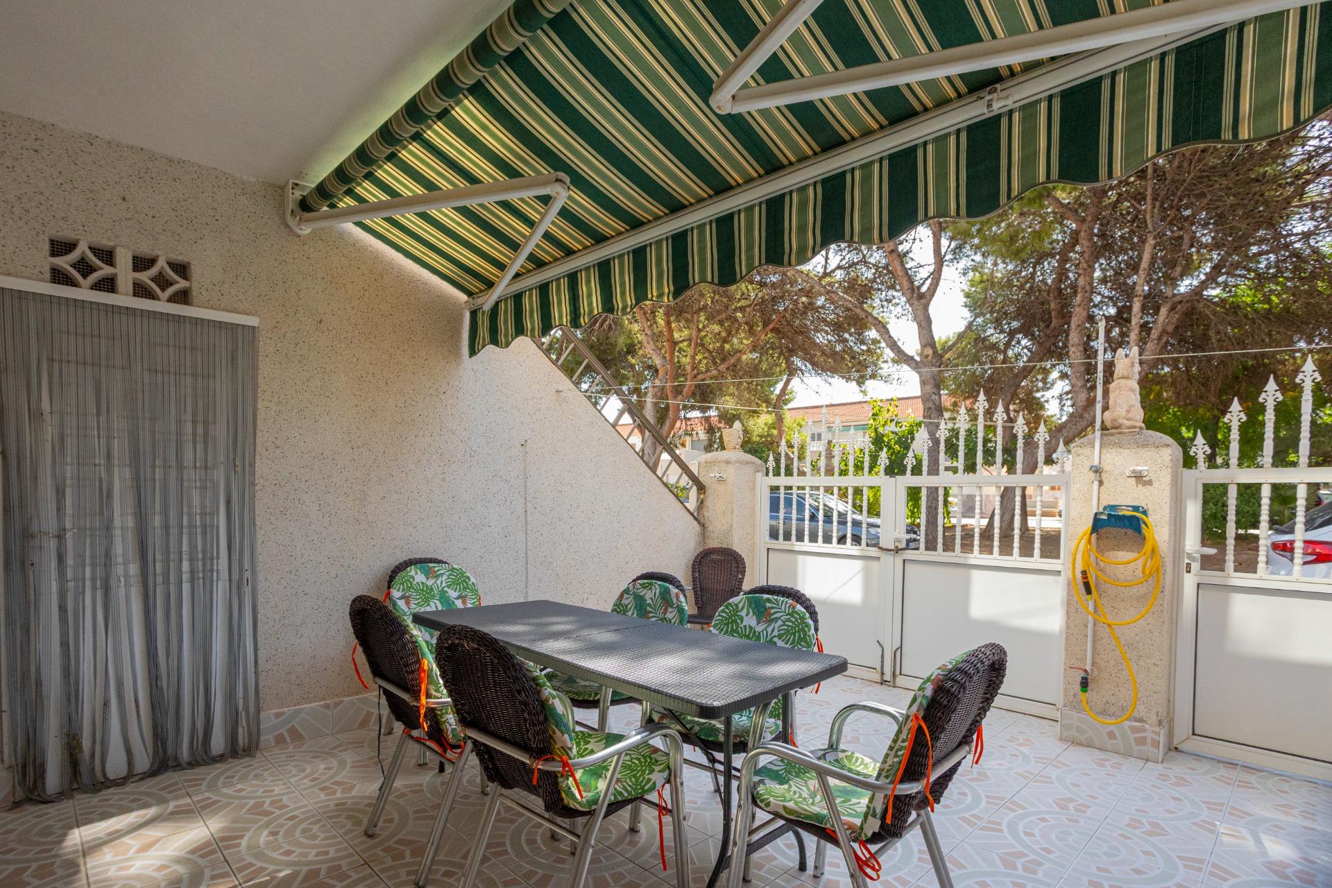 Ground-floor bungalow with terrace 400 metres from Los Náufragos beach – Torrevieja