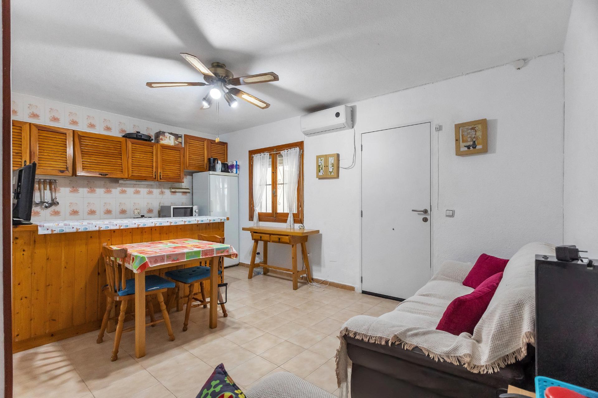 Ground-floor bungalow with terrace 400 metres from Los Náufragos beach – Torrevieja