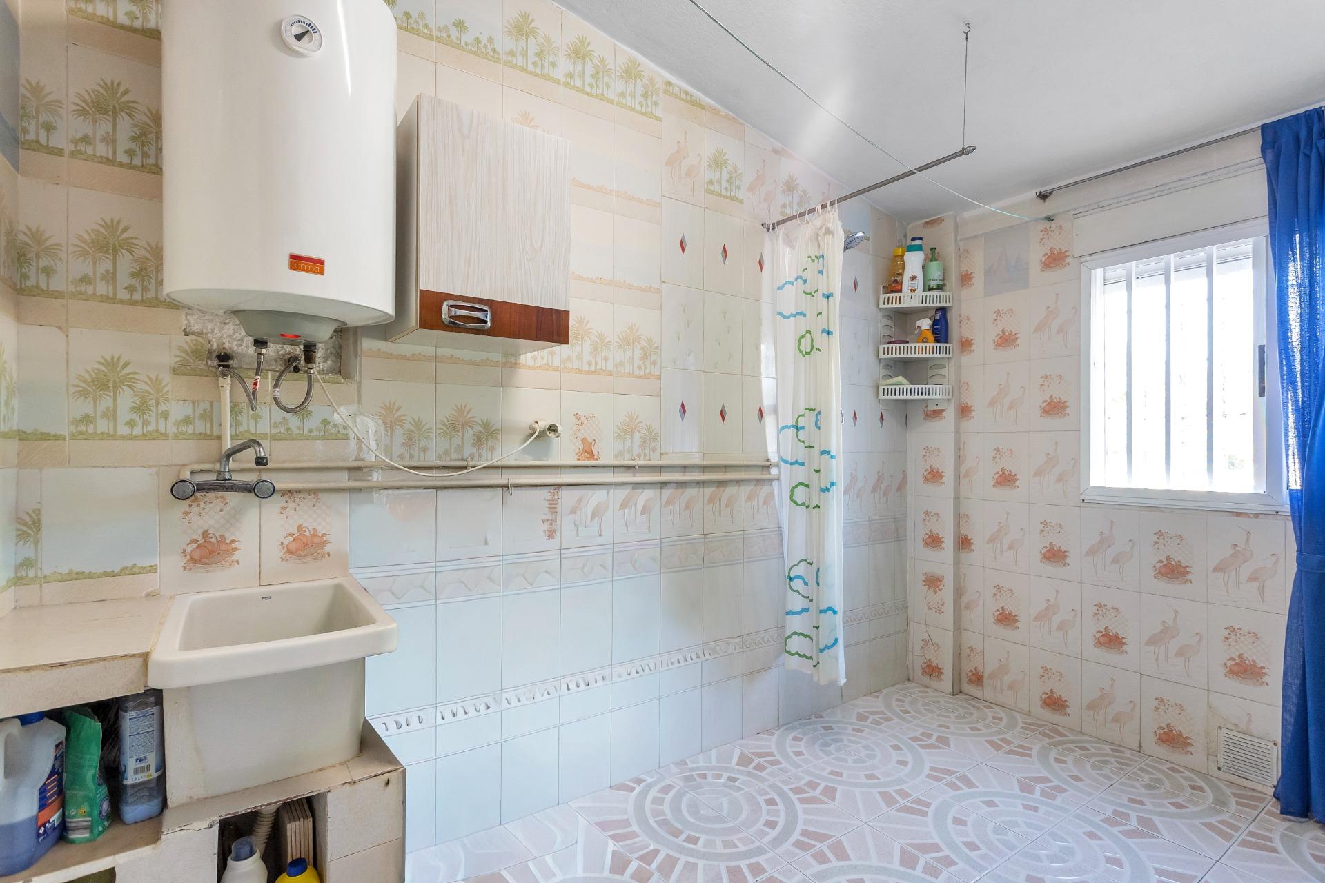 Ground-floor bungalow with terrace 400 metres from Los Náufragos beach – Torrevieja
