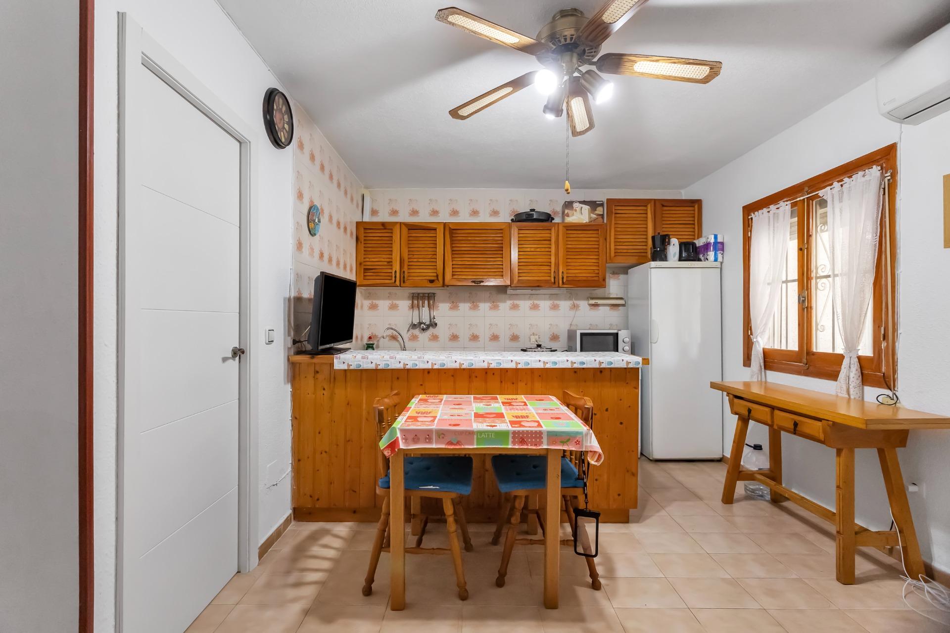 Ground-floor bungalow with terrace 400 metres from Los Náufragos beach – Torrevieja