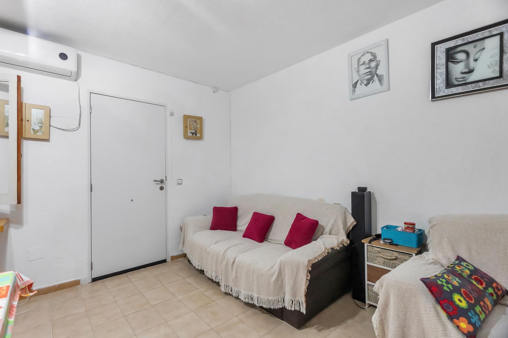 Ground-floor bungalow with terrace 400 metres from Los Náufragos beach – Torrevieja