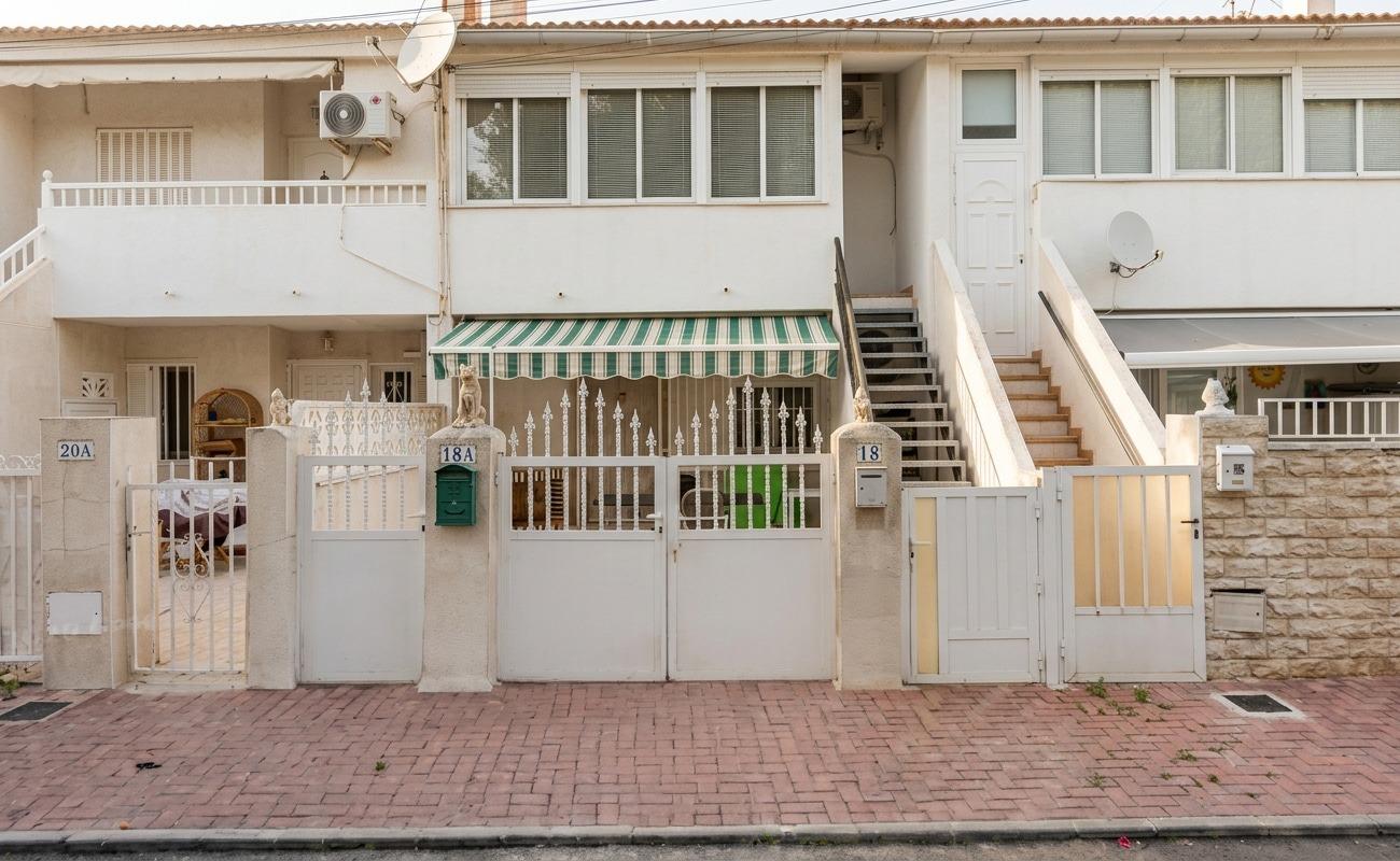 Ground-floor bungalow with terrace 400 metres from Los Náufragos beach – Torrevieja