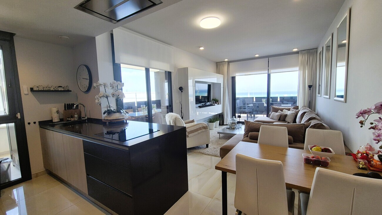 LUXUSNÍ APARTMÁN SE 3 LOŽNICEMI A PANORAMATICKÝM VÝHLEDEM NA MOŘE – AMANECER DELUXE, PLAYA FLAMENCA