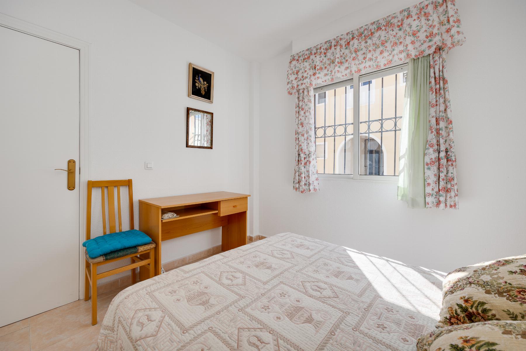 2-BEDROOM BUNGALOW WITH SOUTH-FACING TERRACE AND COMMUNAL POOL – PLAYA DE LOS NÁUFRAGOS, TORREVIEJA