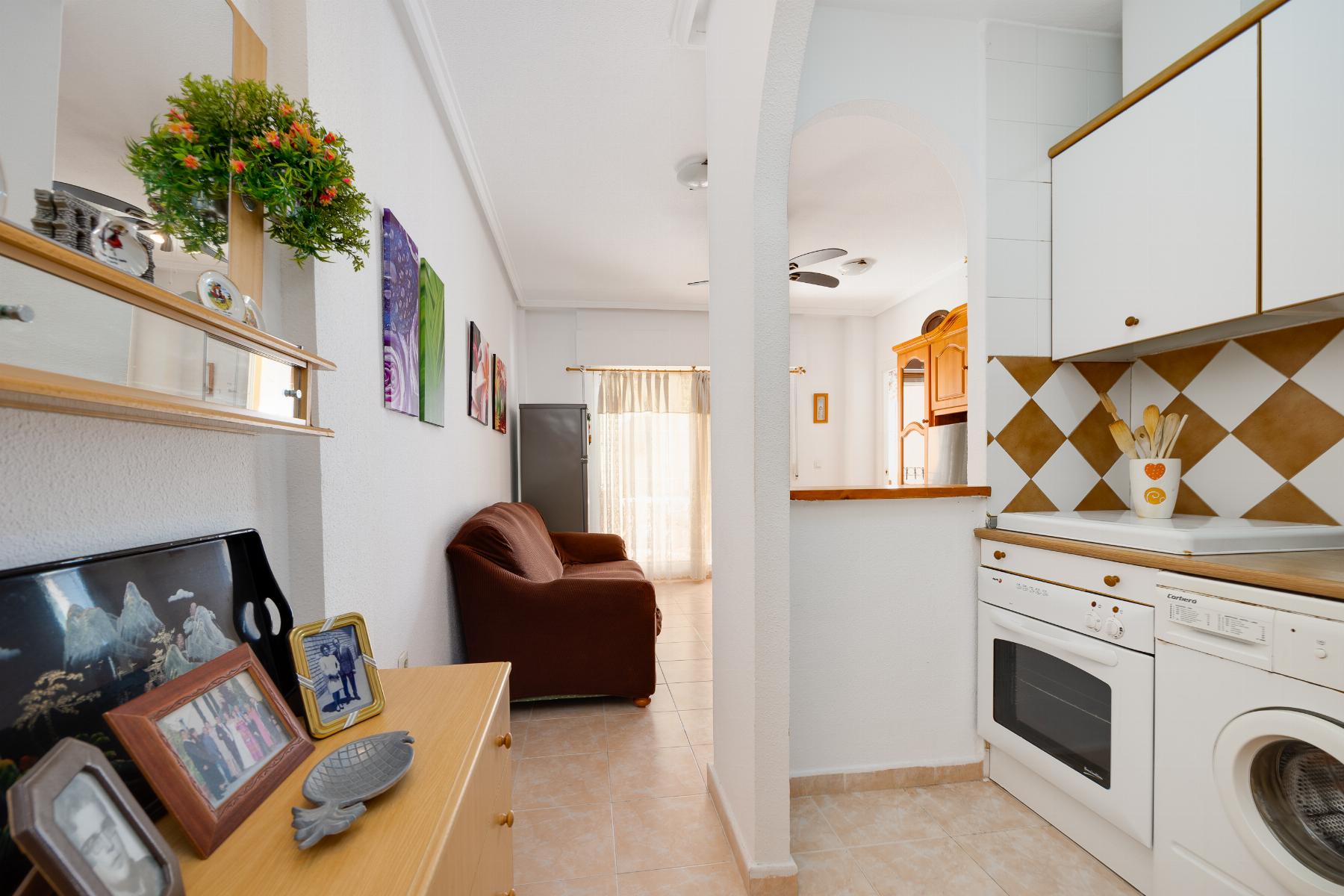 2-BEDROOM BUNGALOW WITH SOUTH-FACING TERRACE AND COMMUNAL POOL – PLAYA DE LOS NÁUFRAGOS, TORREVIEJA