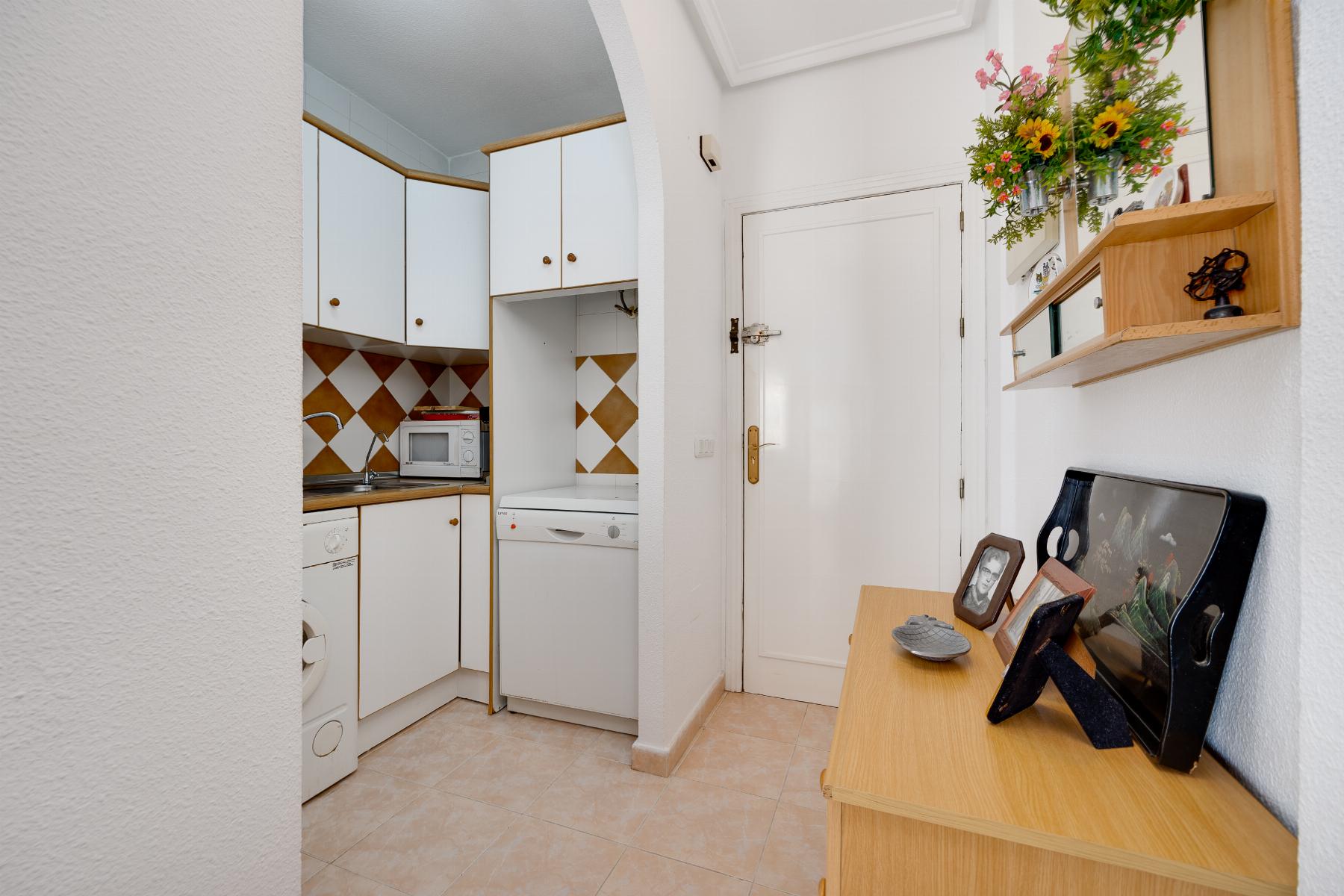 2-BEDROOM BUNGALOW WITH SOUTH-FACING TERRACE AND COMMUNAL POOL – PLAYA DE LOS NÁUFRAGOS, TORREVIEJA