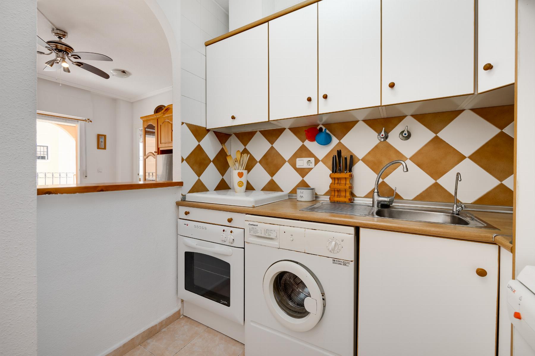 2-BEDROOM BUNGALOW WITH SOUTH-FACING TERRACE AND COMMUNAL POOL – PLAYA DE LOS NÁUFRAGOS, TORREVIEJA