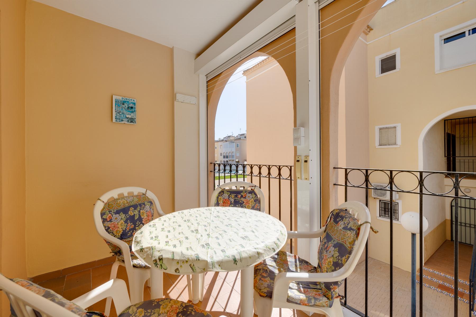 2-BEDROOM BUNGALOW WITH SOUTH-FACING TERRACE AND COMMUNAL POOL – PLAYA DE LOS NÁUFRAGOS, TORREVIEJA