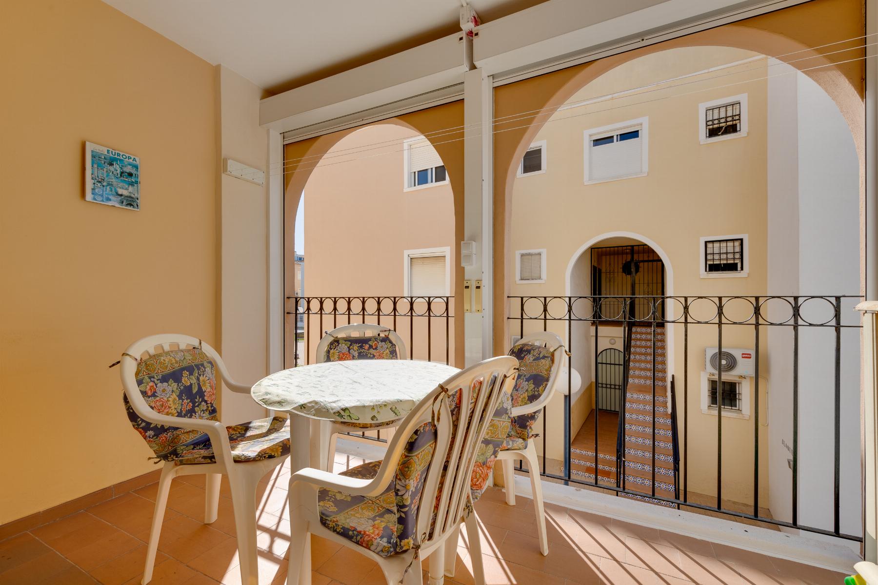 2-BEDROOM BUNGALOW WITH SOUTH-FACING TERRACE AND COMMUNAL POOL – PLAYA DE LOS NÁUFRAGOS, TORREVIEJA