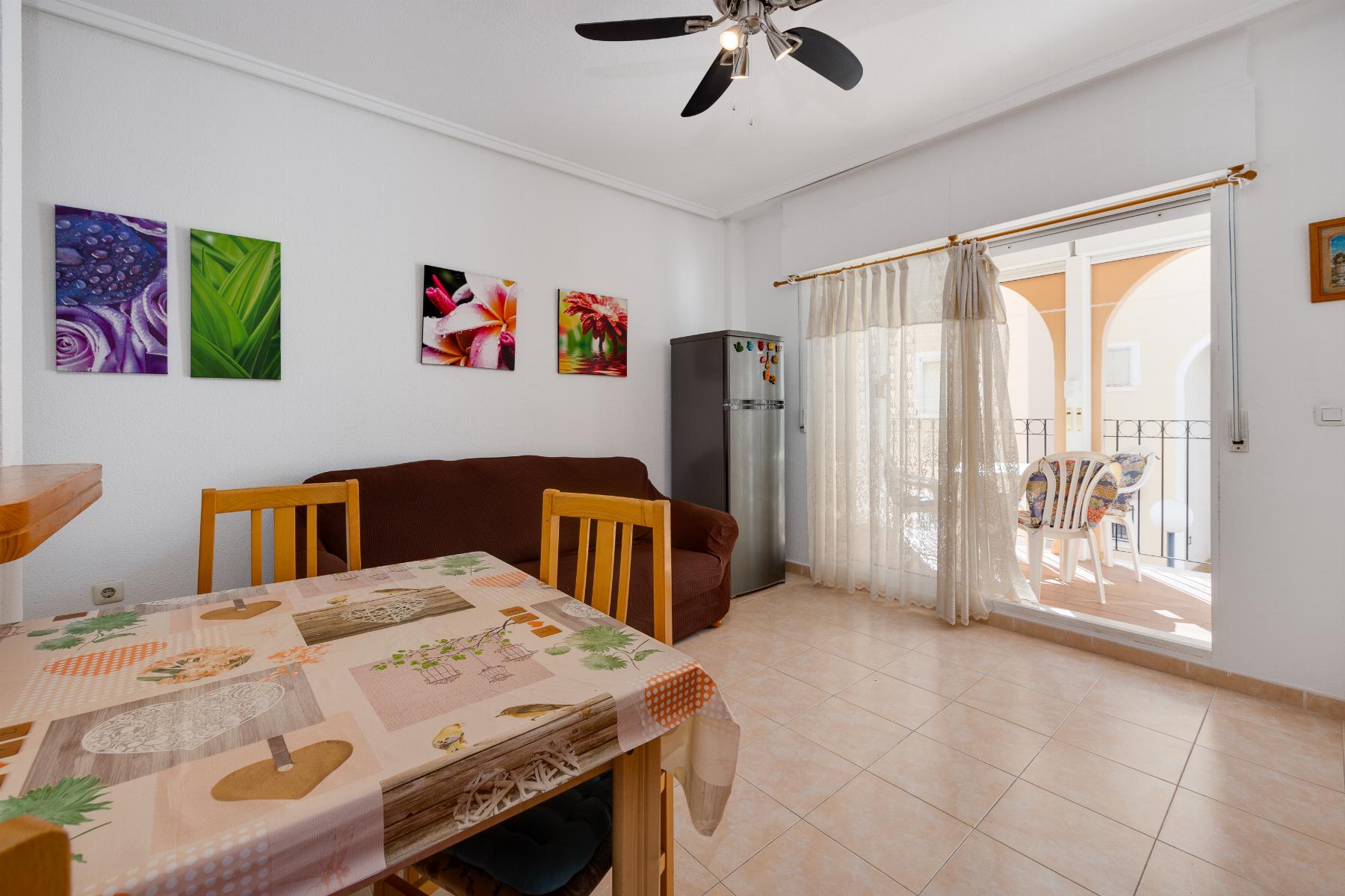2-BEDROOM BUNGALOW WITH SOUTH-FACING TERRACE AND COMMUNAL POOL – PLAYA DE LOS NÁUFRAGOS, TORREVIEJA