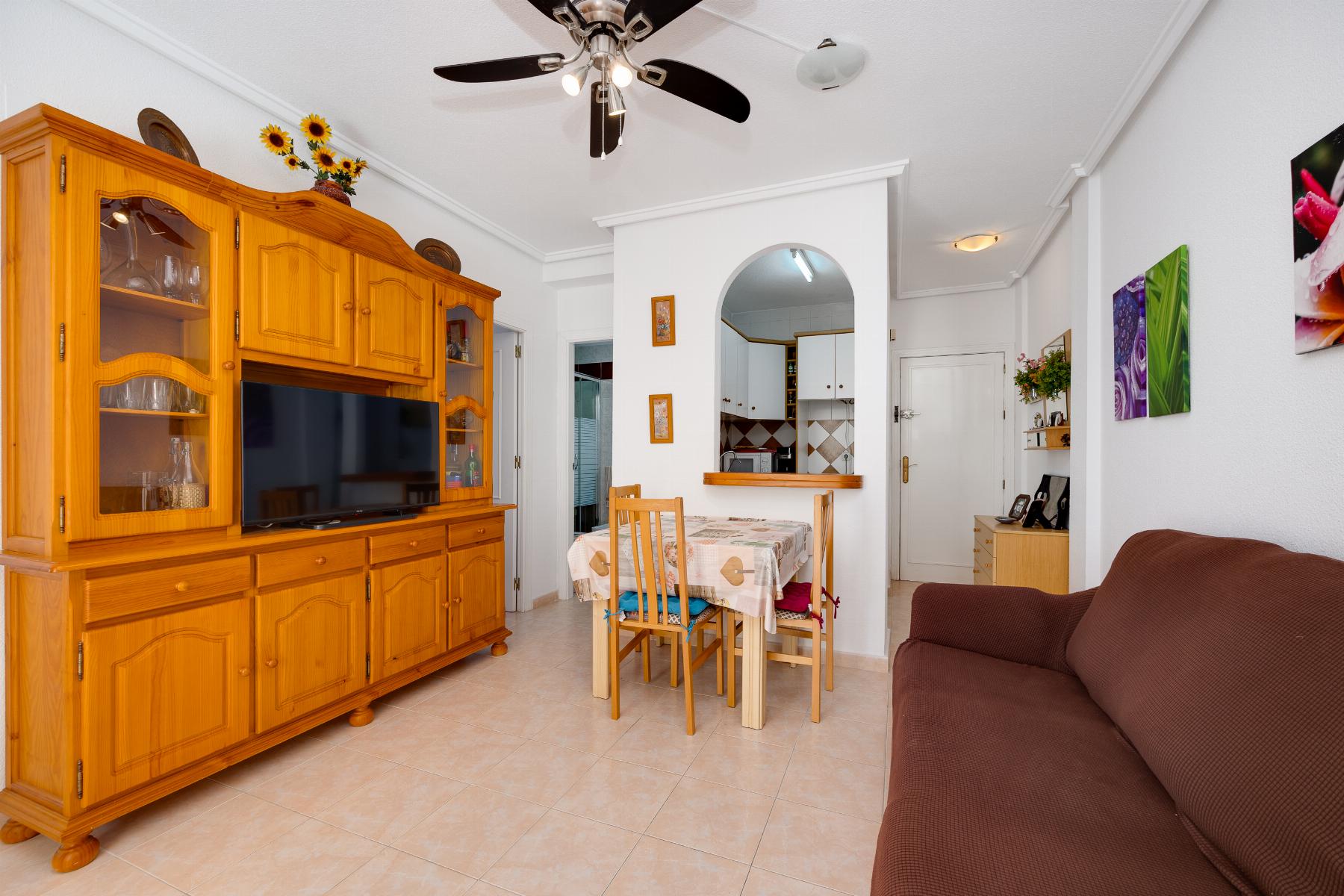 2-BEDROOM BUNGALOW WITH SOUTH-FACING TERRACE AND COMMUNAL POOL – PLAYA DE LOS NÁUFRAGOS, TORREVIEJA