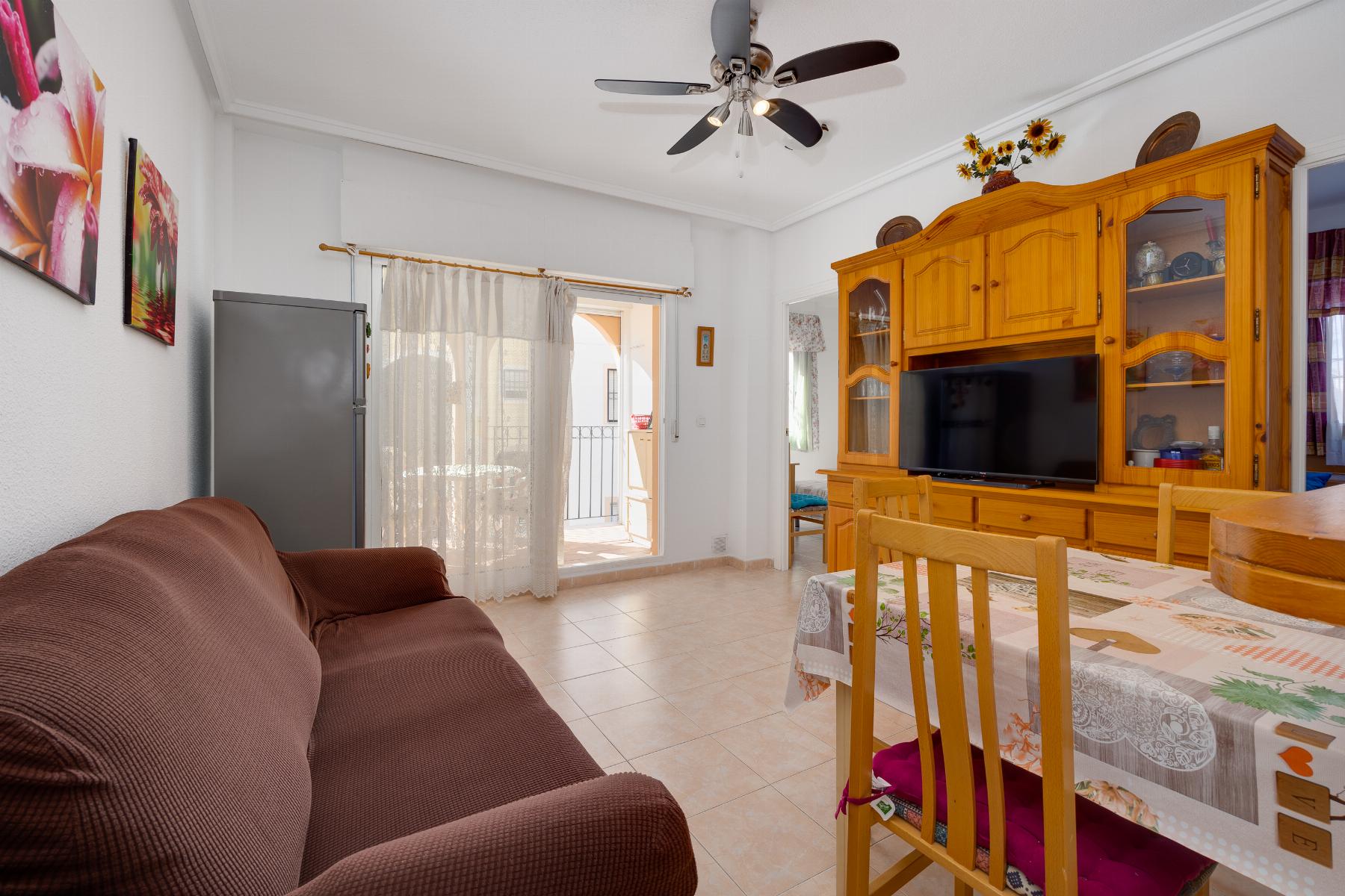 2-BEDROOM BUNGALOW WITH SOUTH-FACING TERRACE AND COMMUNAL POOL – PLAYA DE LOS NÁUFRAGOS, TORREVIEJA
