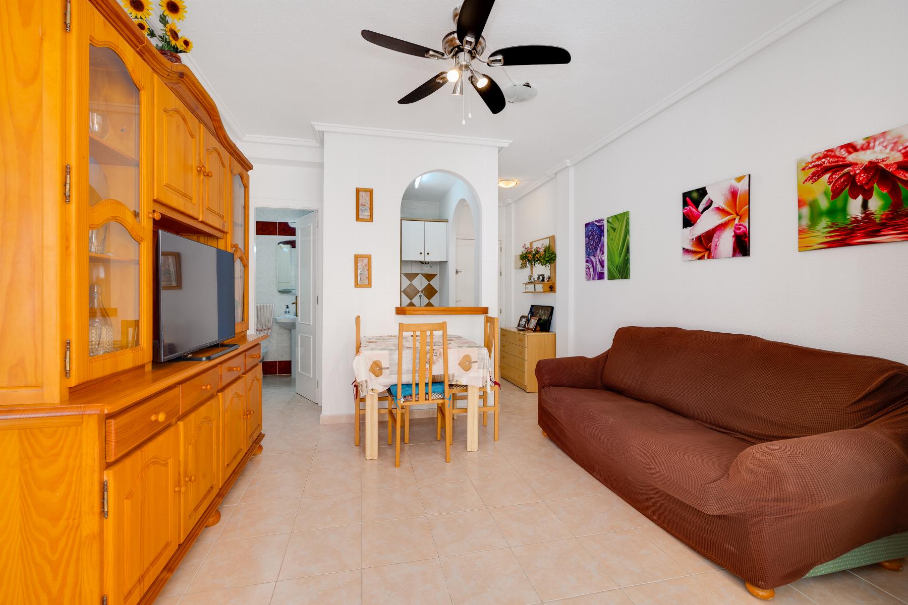 2-BEDROOM BUNGALOW WITH SOUTH-FACING TERRACE AND COMMUNAL POOL – PLAYA DE LOS NÁUFRAGOS, TORREVIEJA