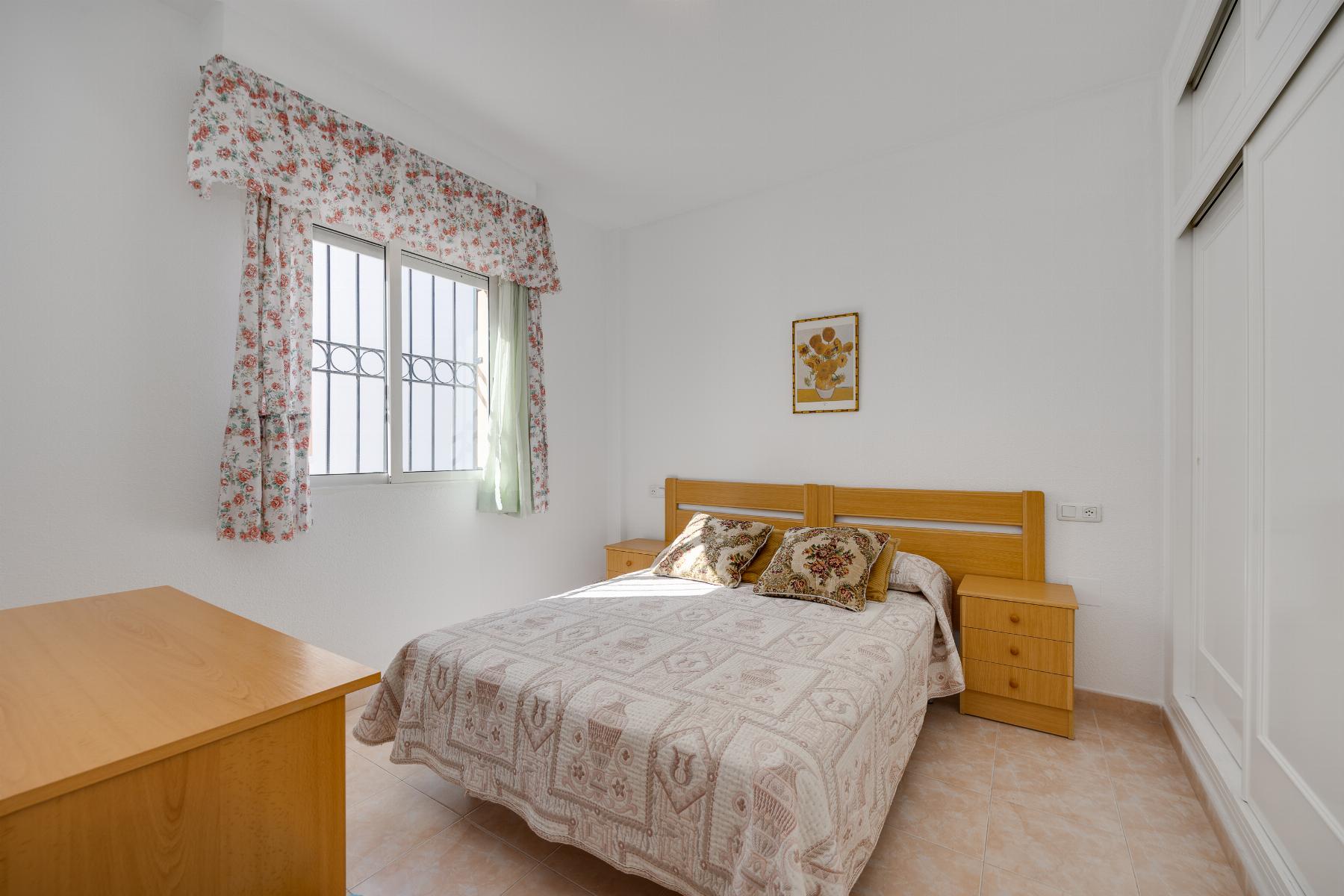 2-BEDROOM BUNGALOW WITH SOUTH-FACING TERRACE AND COMMUNAL POOL – PLAYA DE LOS NÁUFRAGOS, TORREVIEJA