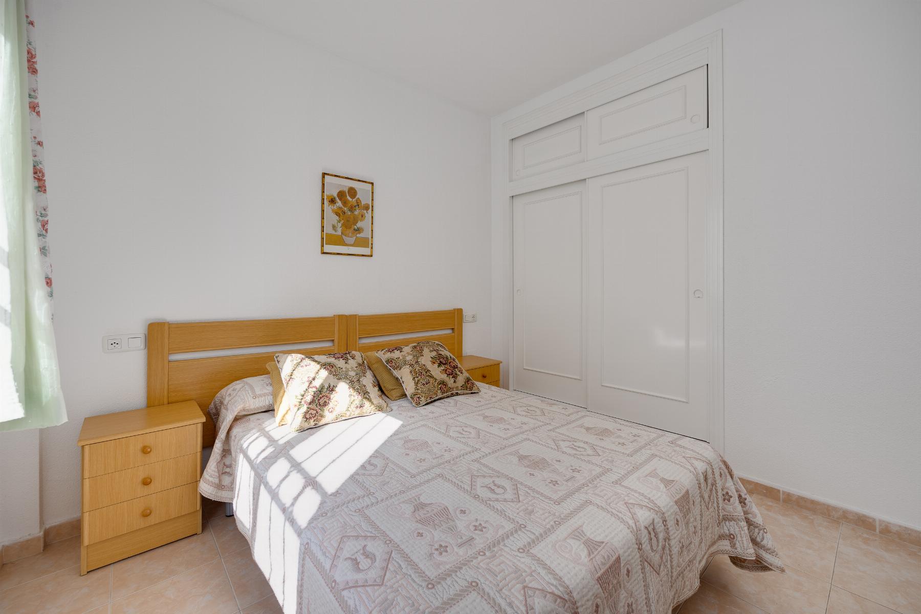 2-BEDROOM BUNGALOW WITH SOUTH-FACING TERRACE AND COMMUNAL POOL – PLAYA DE LOS NÁUFRAGOS, TORREVIEJA