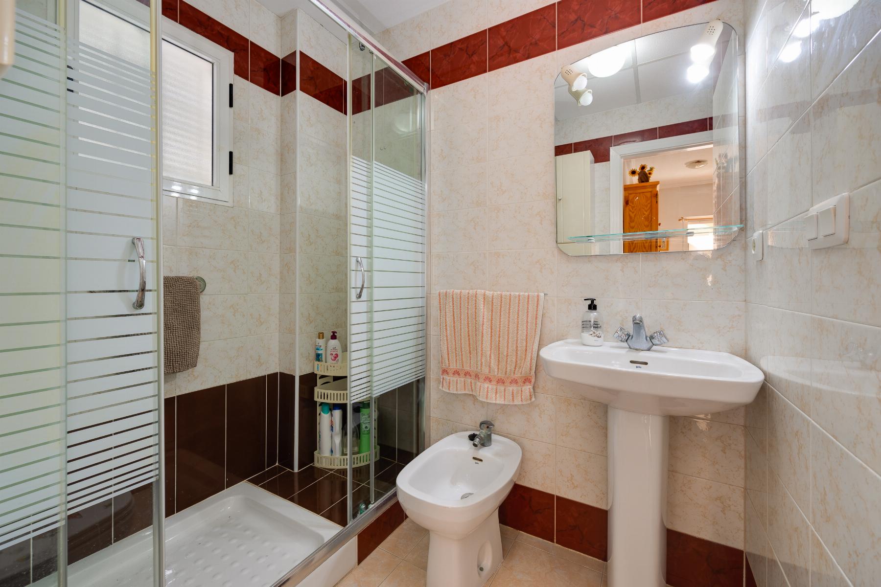 2-BEDROOM BUNGALOW WITH SOUTH-FACING TERRACE AND COMMUNAL POOL – PLAYA DE LOS NÁUFRAGOS, TORREVIEJA