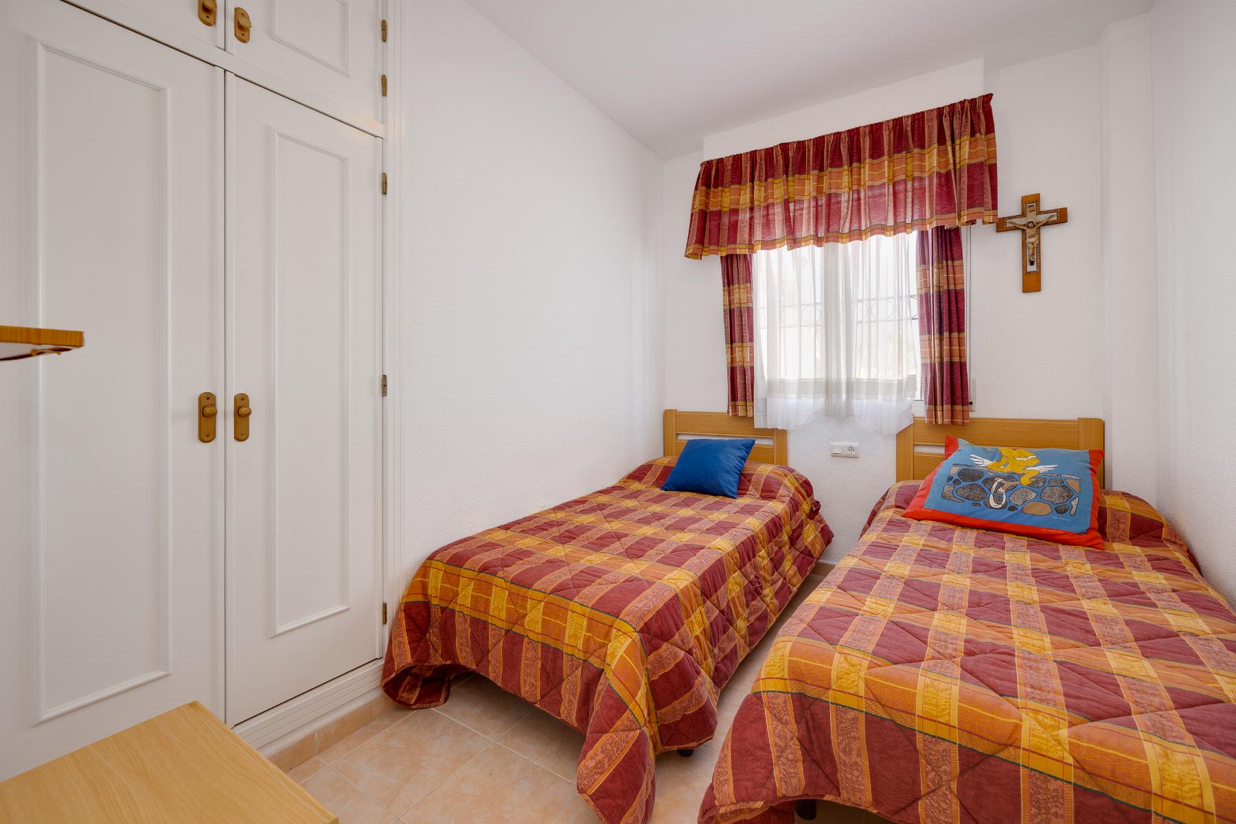 2-BEDROOM BUNGALOW WITH SOUTH-FACING TERRACE AND COMMUNAL POOL – PLAYA DE LOS NÁUFRAGOS, TORREVIEJA