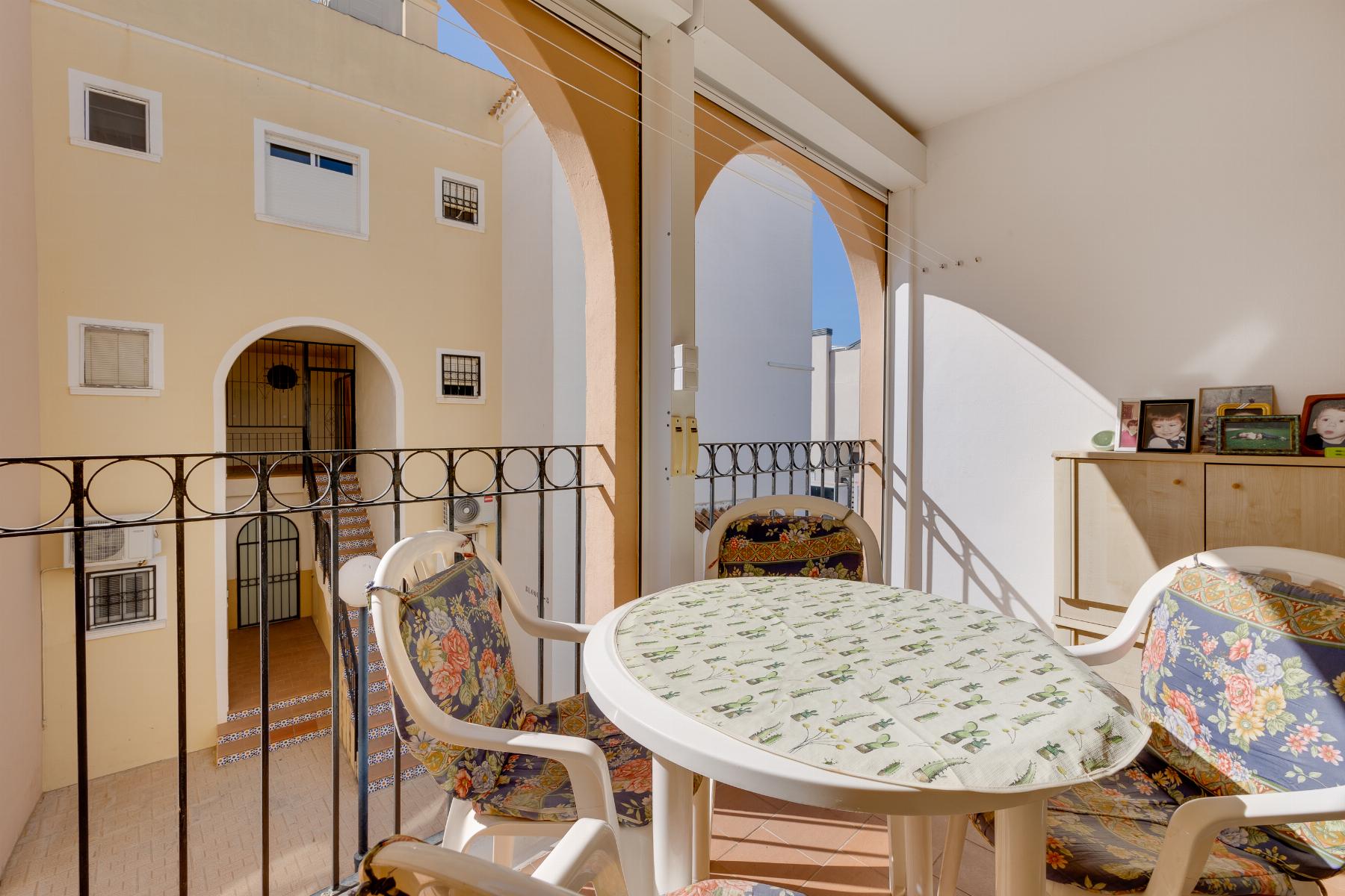 2-BEDROOM BUNGALOW WITH SOUTH-FACING TERRACE AND COMMUNAL POOL – PLAYA DE LOS NÁUFRAGOS, TORREVIEJA