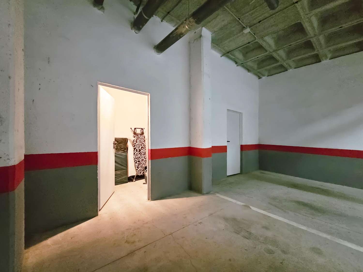 BUNGALOV V HORNÍM PATŘE S PRIVÁTNÍM SOLÁRIEM 50 M², GARÁŽÍ A SKLADEM – 400 M OD PLÁŽE