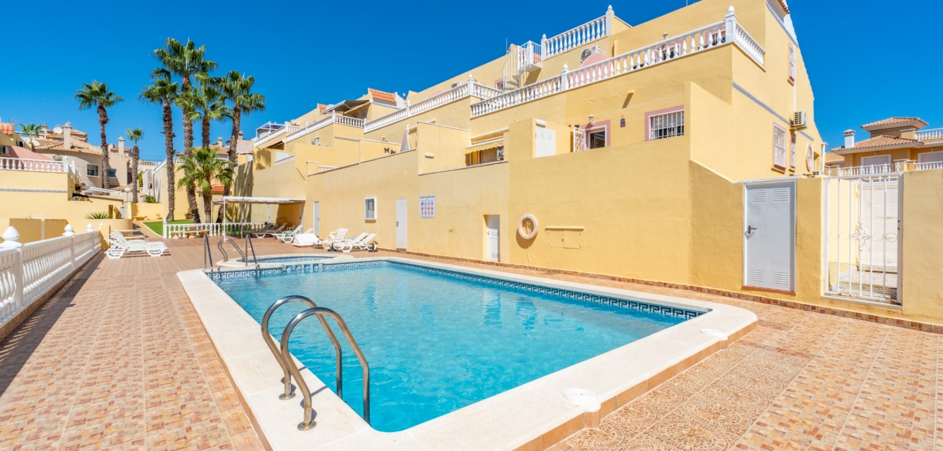 2-BEDROOM TOWNHOUSE WITH TERRACES AND COMMUNAL POOL – LAS FILIPINAS, ORIHUELA COSTA