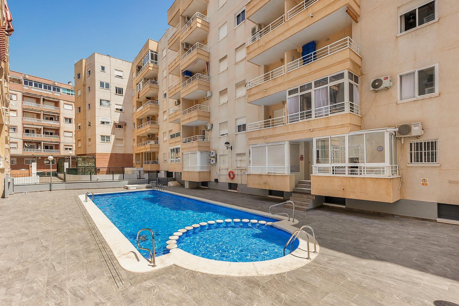 3-BEDROOM PENTHOUSE WITH SOUTH-FACING TERRACE, COMMUNAL POOL AND GARAGE – PLAYA DEL CURA, TORREVIEJA
