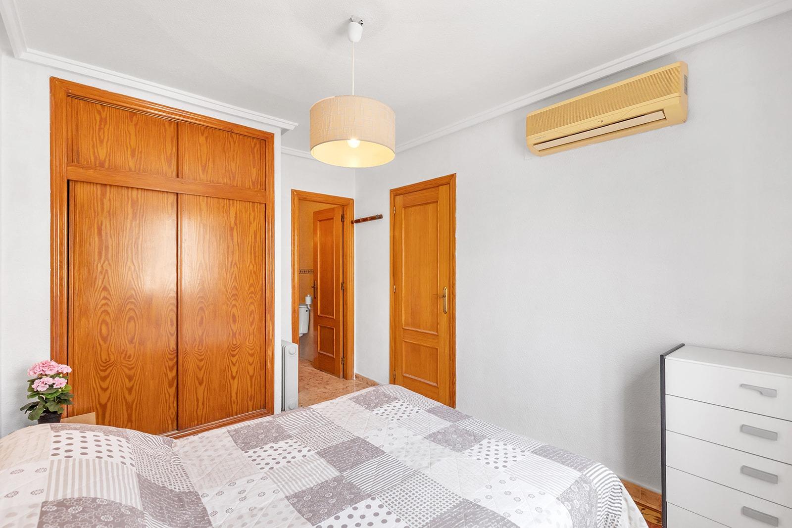 3-BEDROOM PENTHOUSE WITH SOUTH-FACING TERRACE, COMMUNAL POOL AND GARAGE – PLAYA DEL CURA, TORREVIEJA