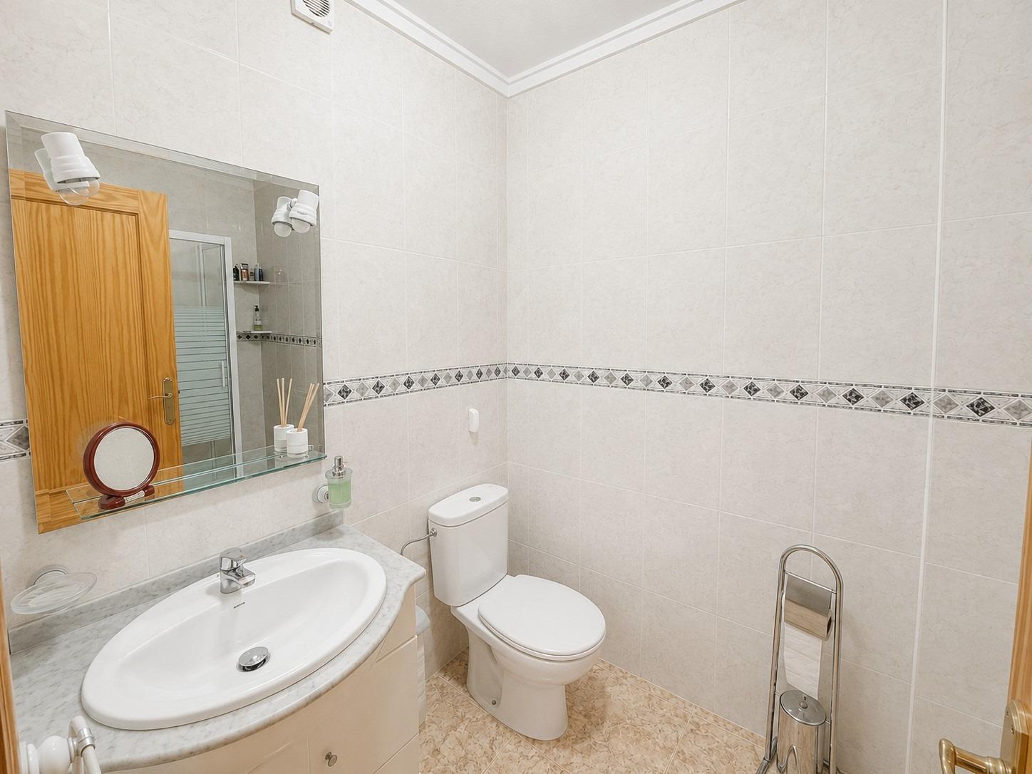 3-BEDROOM PENTHOUSE WITH LARGE 36 M² TERRACE AND COMMUNAL POOL – TORREVIEJA