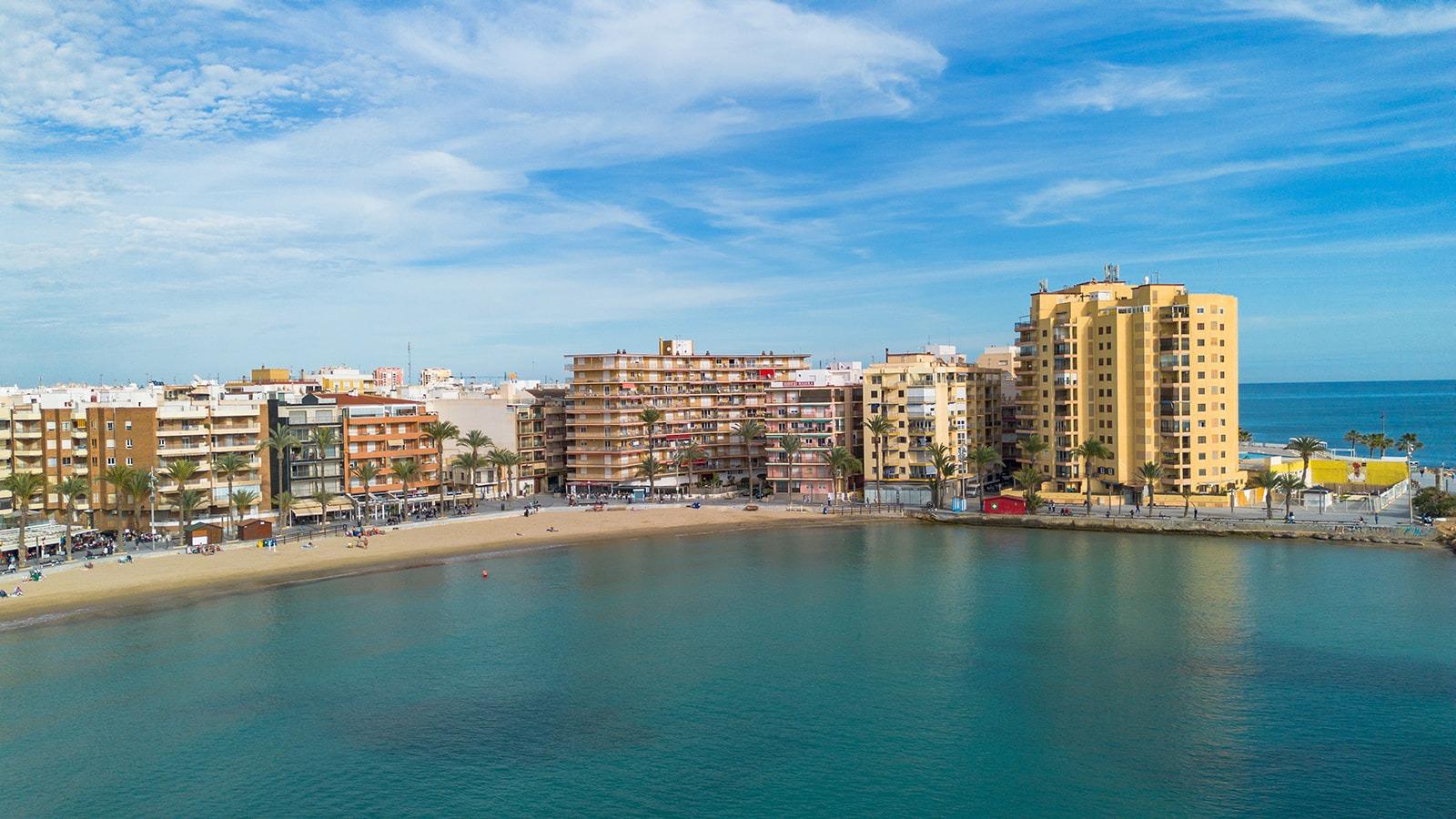 3-BEDROOM PENTHOUSE WITH LARGE 36 M² TERRACE AND COMMUNAL POOL – TORREVIEJA