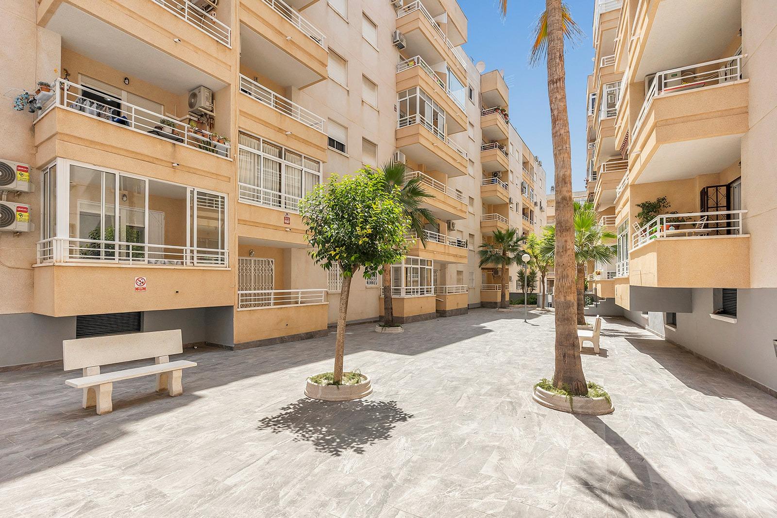 3-BEDROOM PENTHOUSE WITH LARGE 36 M² TERRACE AND COMMUNAL POOL – TORREVIEJA