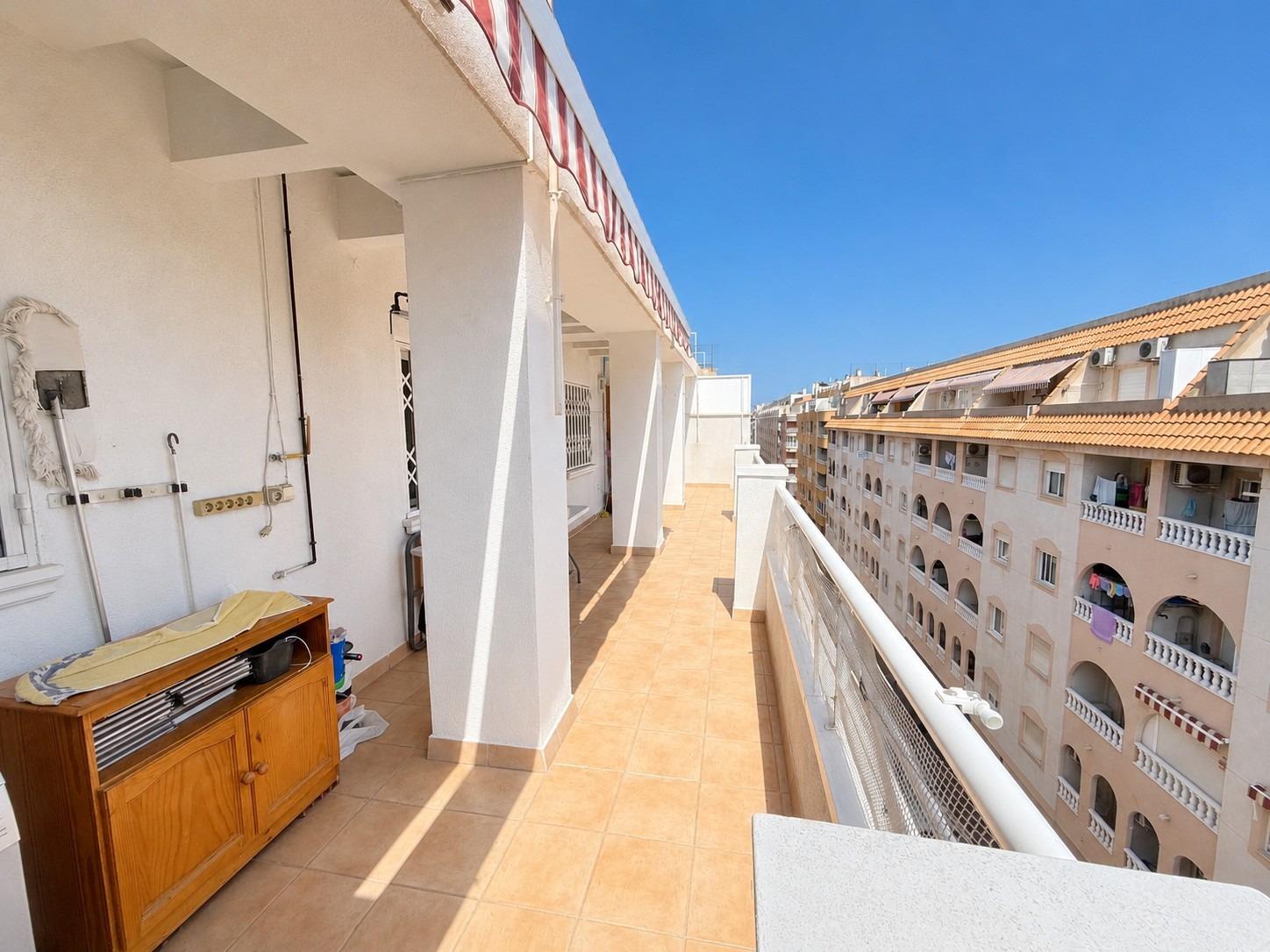 3-BEDROOM PENTHOUSE WITH LARGE 36 M² TERRACE AND COMMUNAL POOL – TORREVIEJA