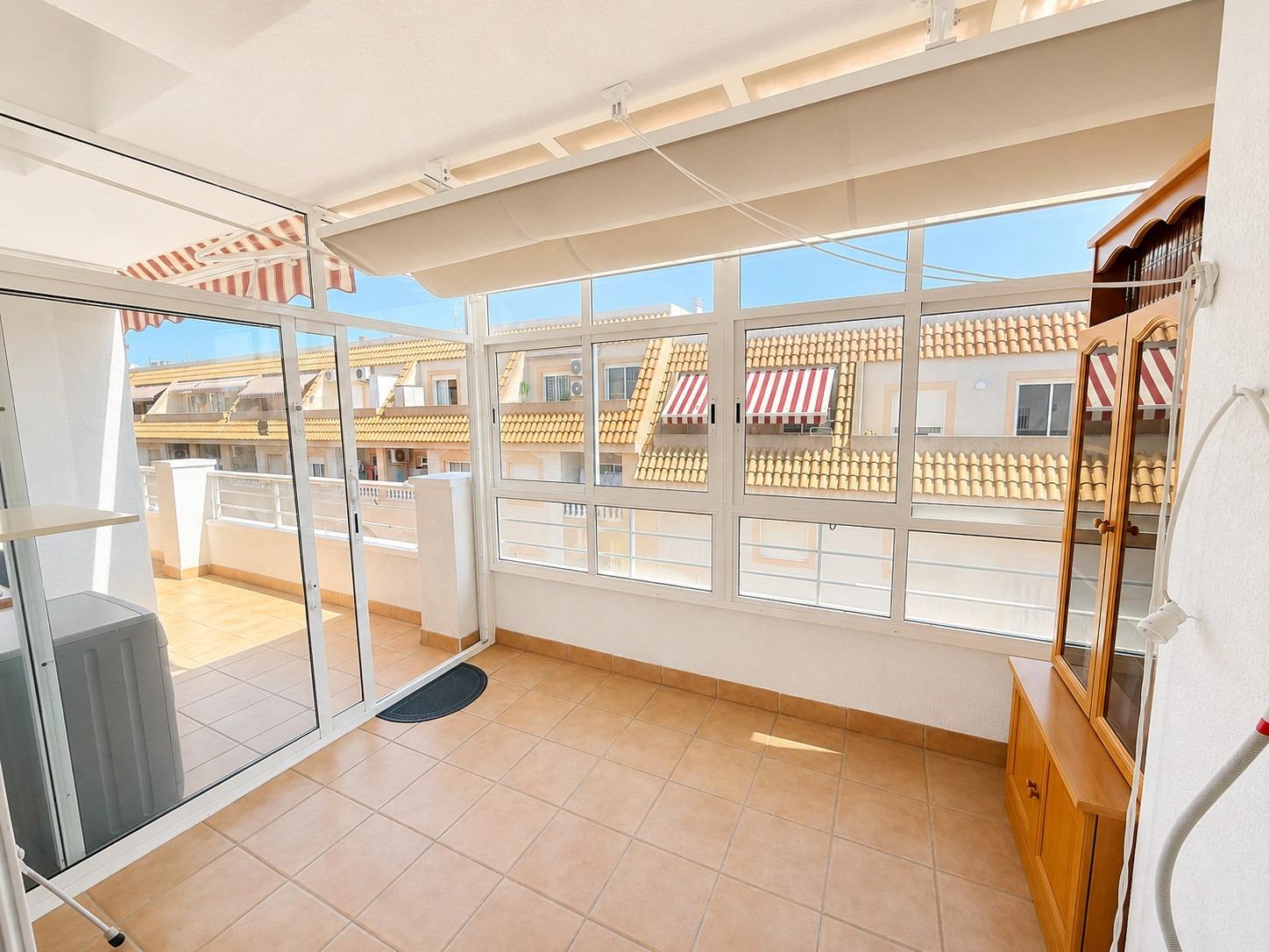 3-BEDROOM PENTHOUSE WITH LARGE 36 M² TERRACE AND COMMUNAL POOL – TORREVIEJA