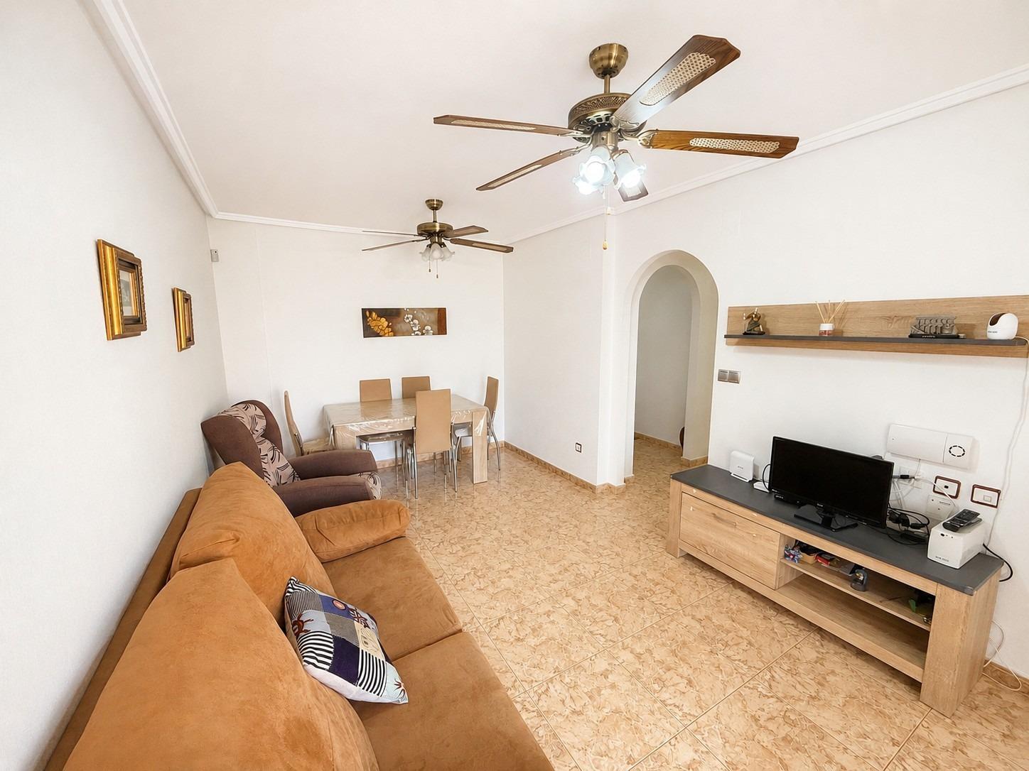 3-BEDROOM PENTHOUSE WITH LARGE 36 M² TERRACE AND COMMUNAL POOL – TORREVIEJA