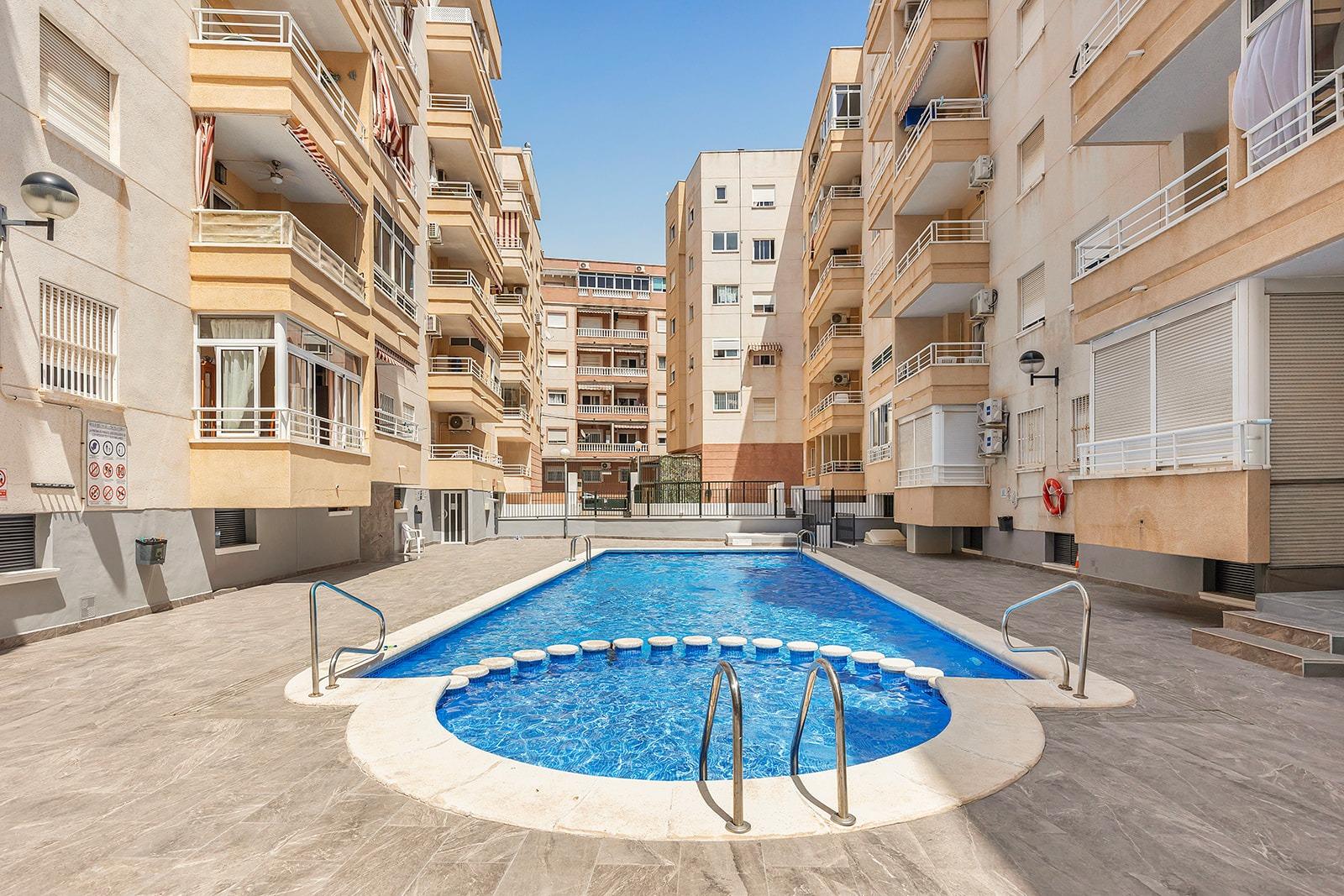 3-BEDROOM PENTHOUSE WITH LARGE 36 M² TERRACE AND COMMUNAL POOL – TORREVIEJA