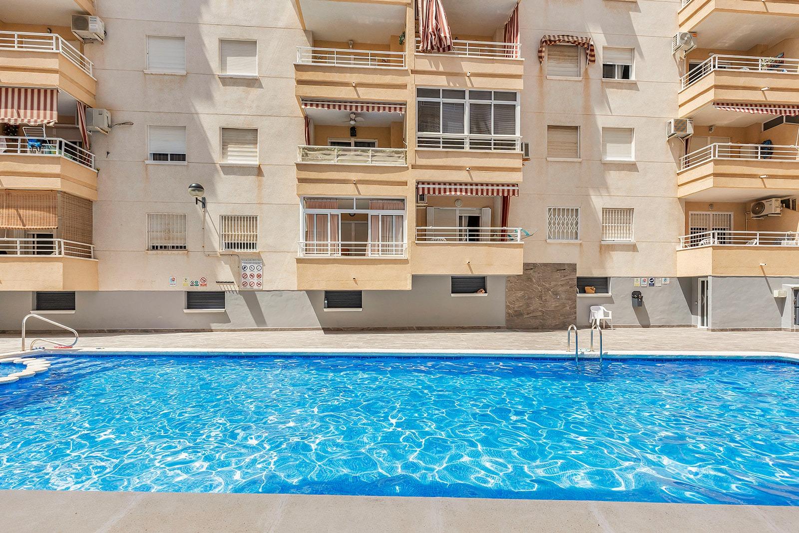 3-BEDROOM PENTHOUSE WITH LARGE 36 M² TERRACE AND COMMUNAL POOL – TORREVIEJA