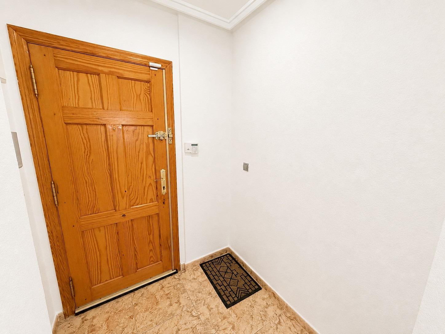 3-BEDROOM PENTHOUSE WITH LARGE 36 M² TERRACE AND COMMUNAL POOL – TORREVIEJA