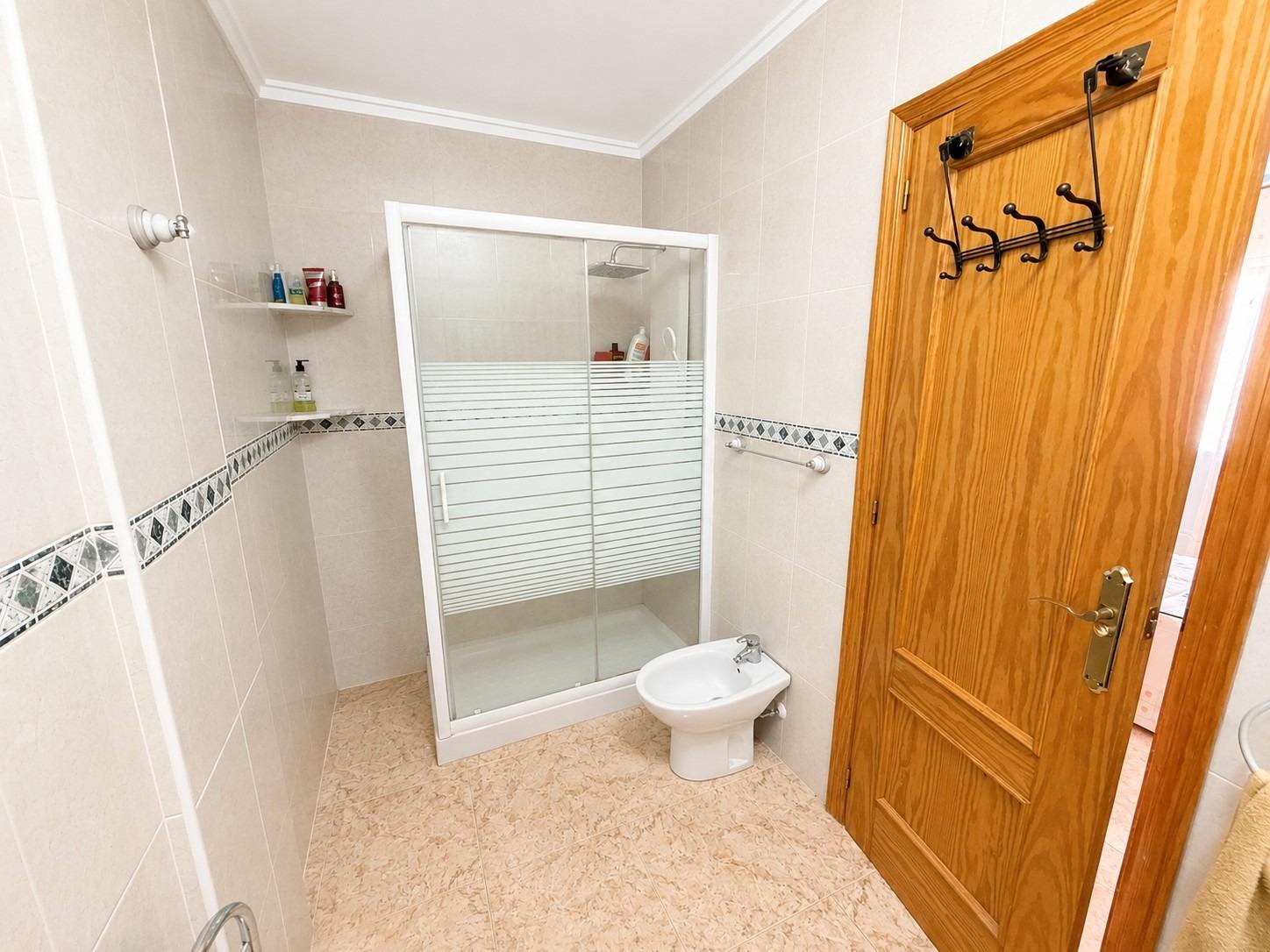 3-BEDROOM PENTHOUSE WITH LARGE 36 M² TERRACE AND COMMUNAL POOL – TORREVIEJA