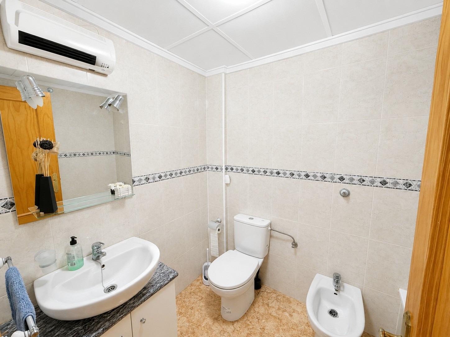 3-BEDROOM PENTHOUSE WITH LARGE 36 M² TERRACE AND COMMUNAL POOL – TORREVIEJA