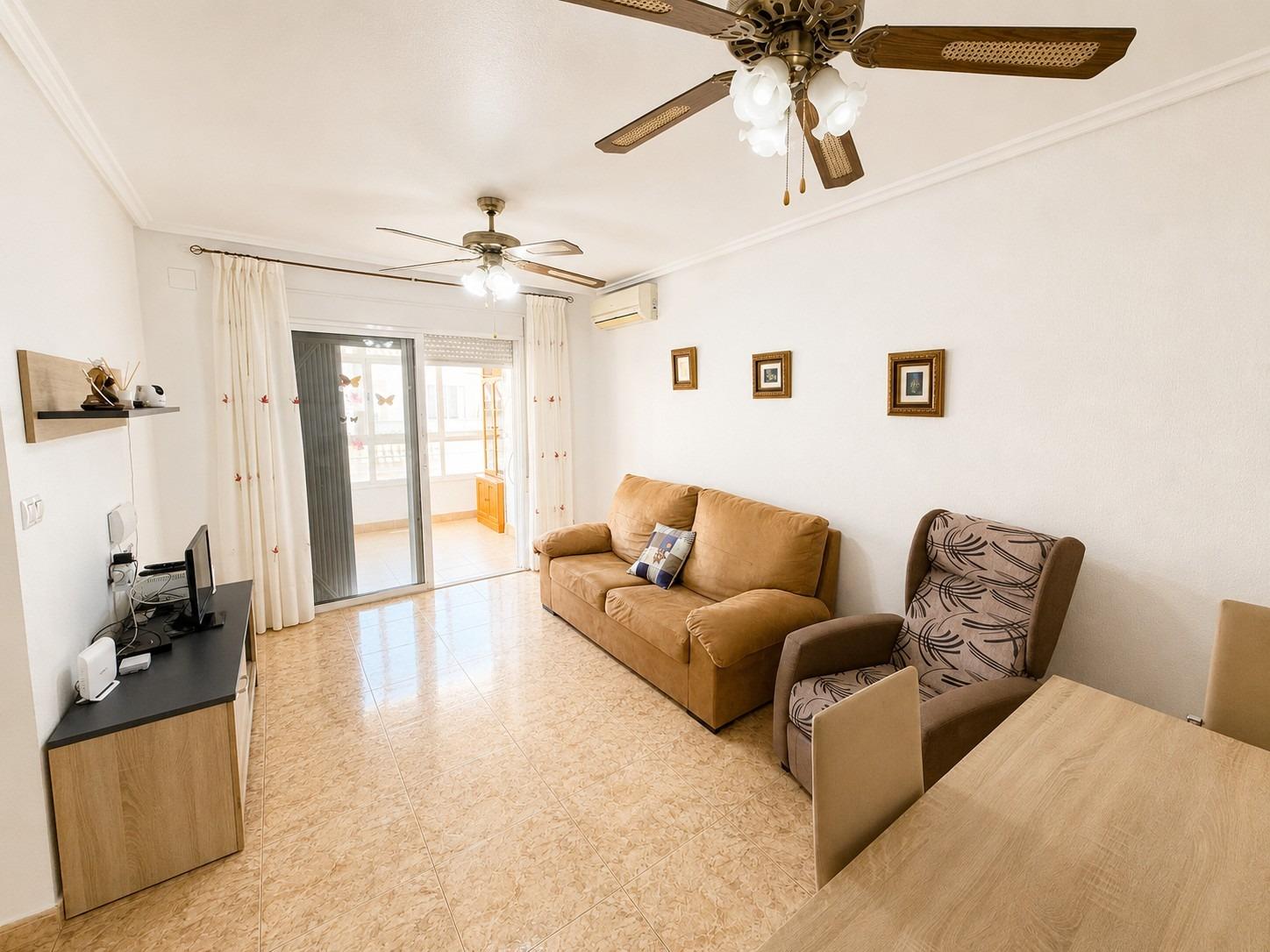 3-BEDROOM PENTHOUSE WITH LARGE 36 M² TERRACE AND COMMUNAL POOL – TORREVIEJA